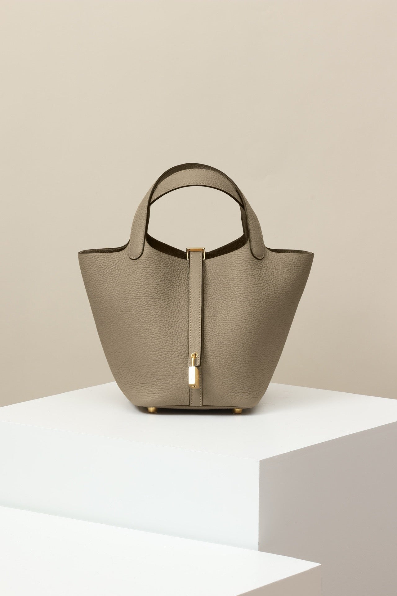 CL18 81 Dove Gray GHW #4074