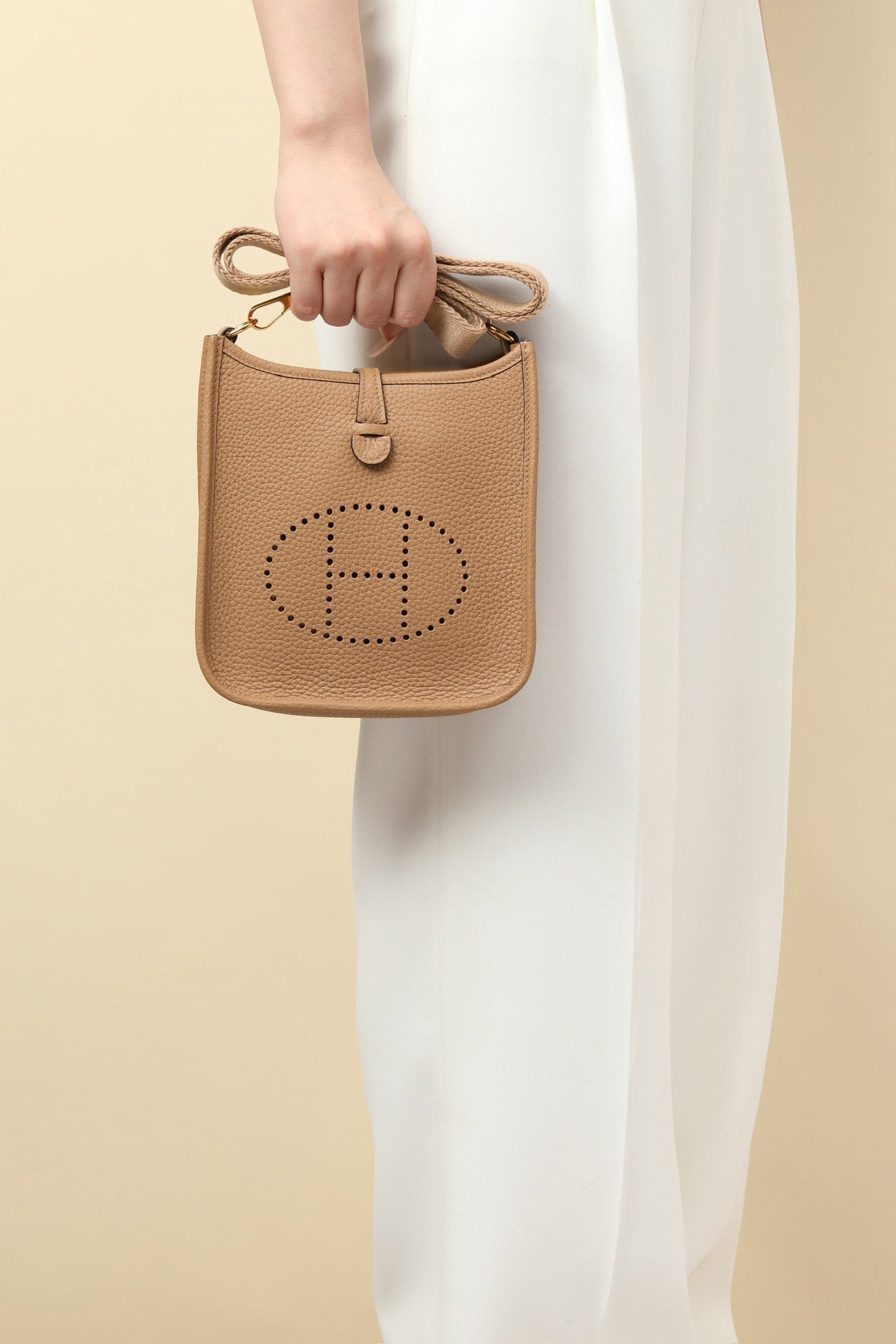 YF16 OM Beige Clemence bull leather crossbody bag  ,GHW#4434