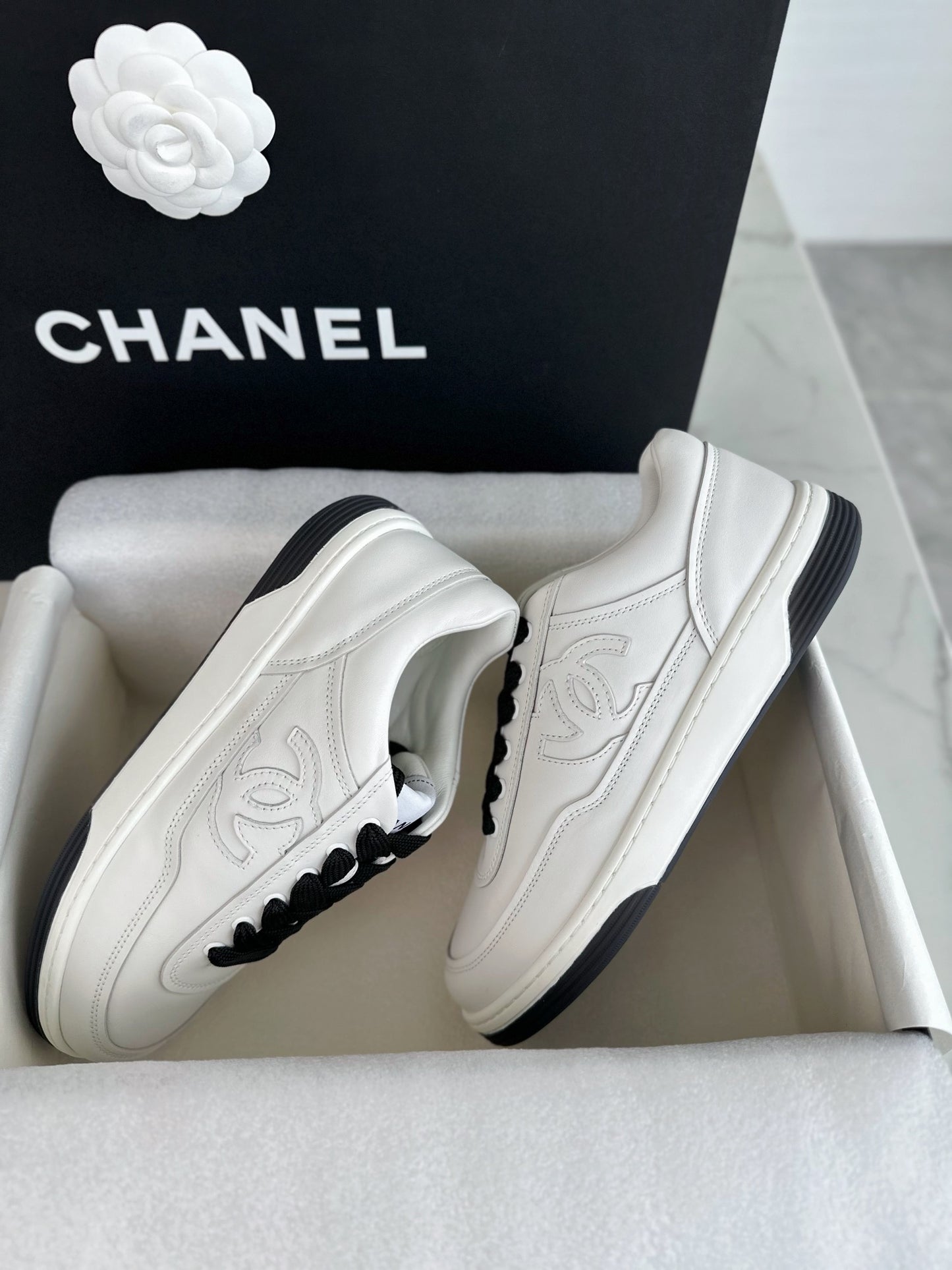 24s sneaker #381
