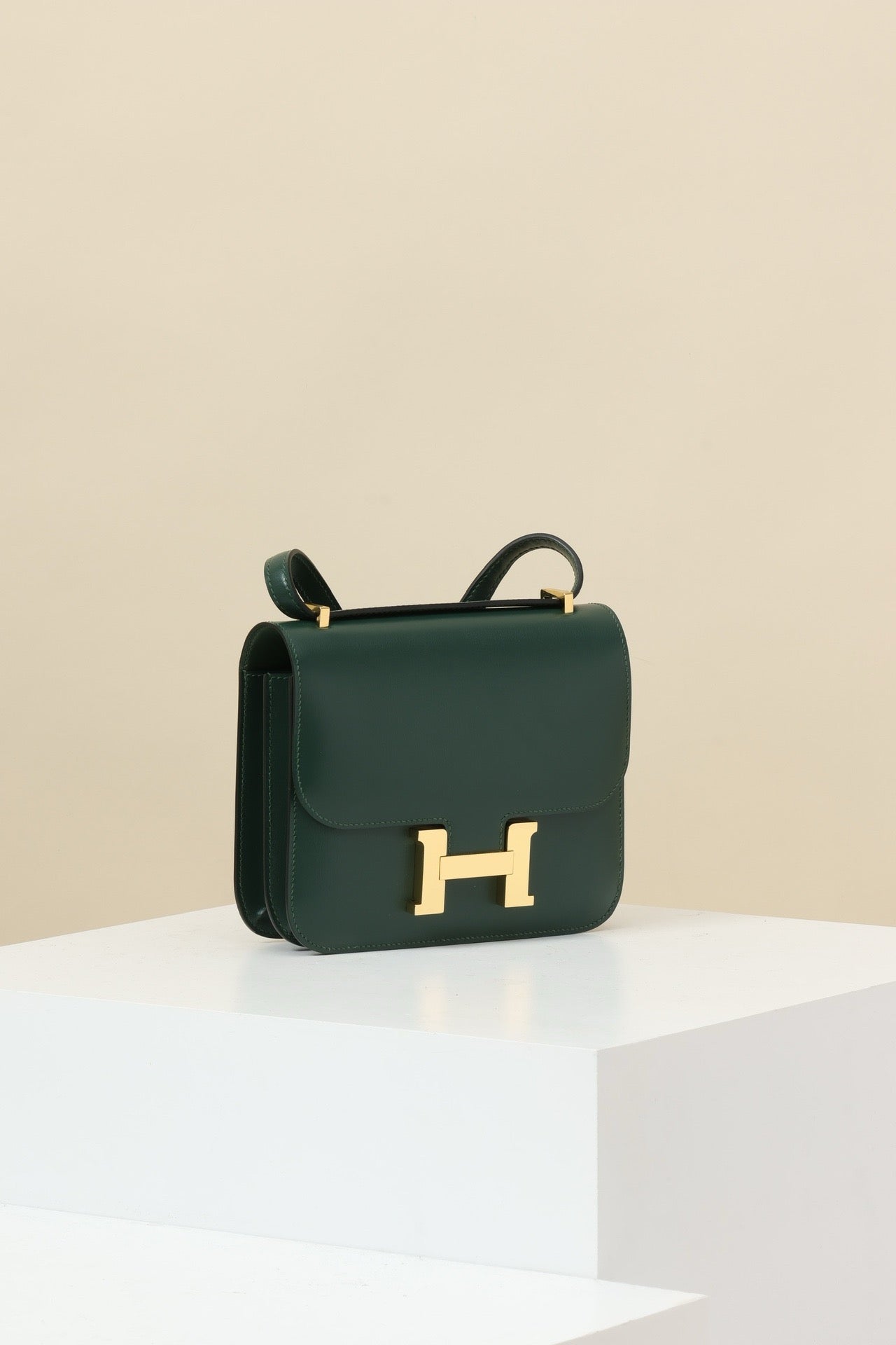 CJ19 19 cm ,  Emerald Green Box leather GHW #4293