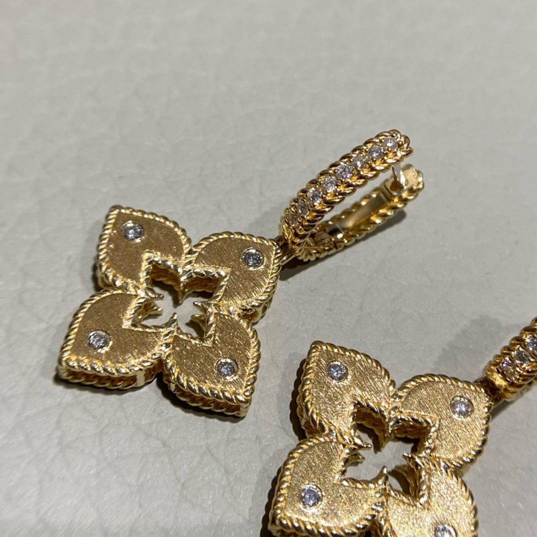 روبرتوكوين اقراط ذهب عيار 18 , 9.5 جرام , الماس vvs