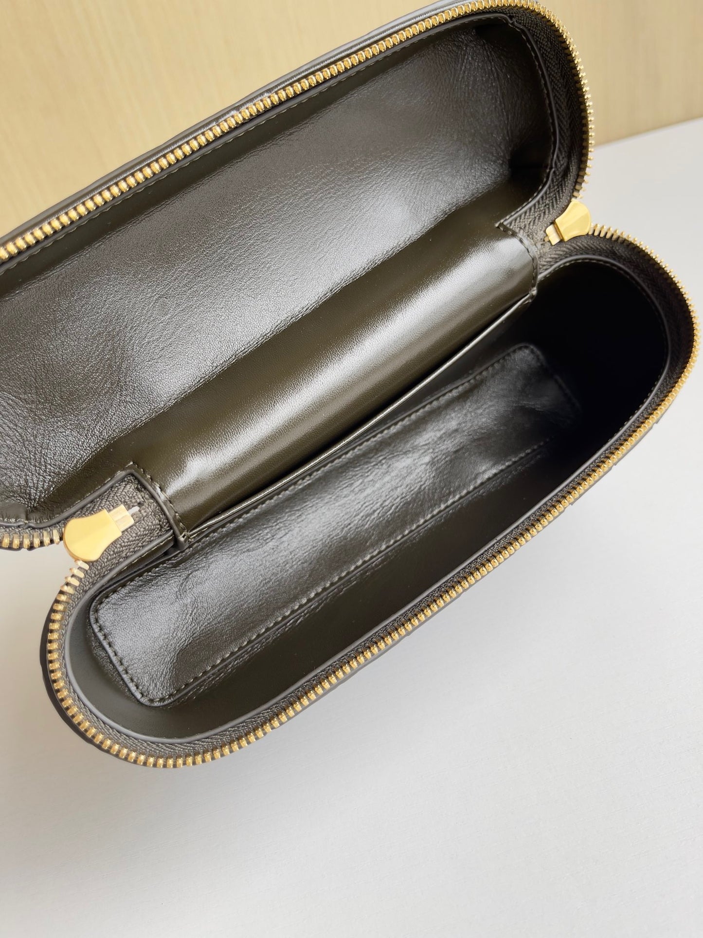 BV Bang Bang Vanity Case #564