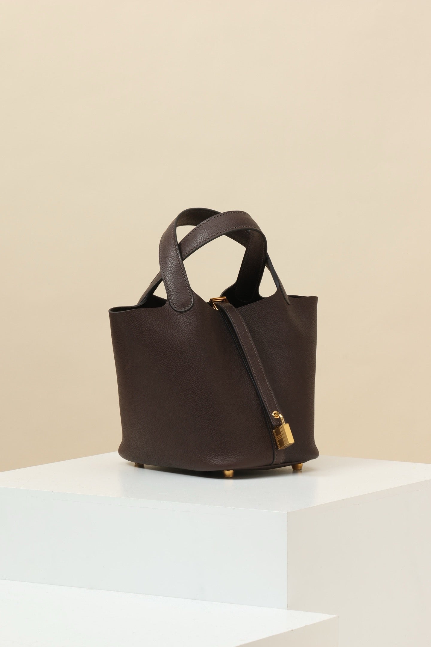 CL18 46 Ebony Color GHW #4114