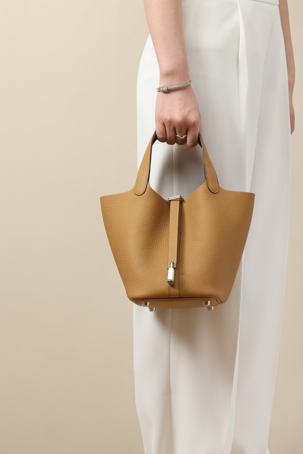 CL18 4B Biscuit Color PHW #4086