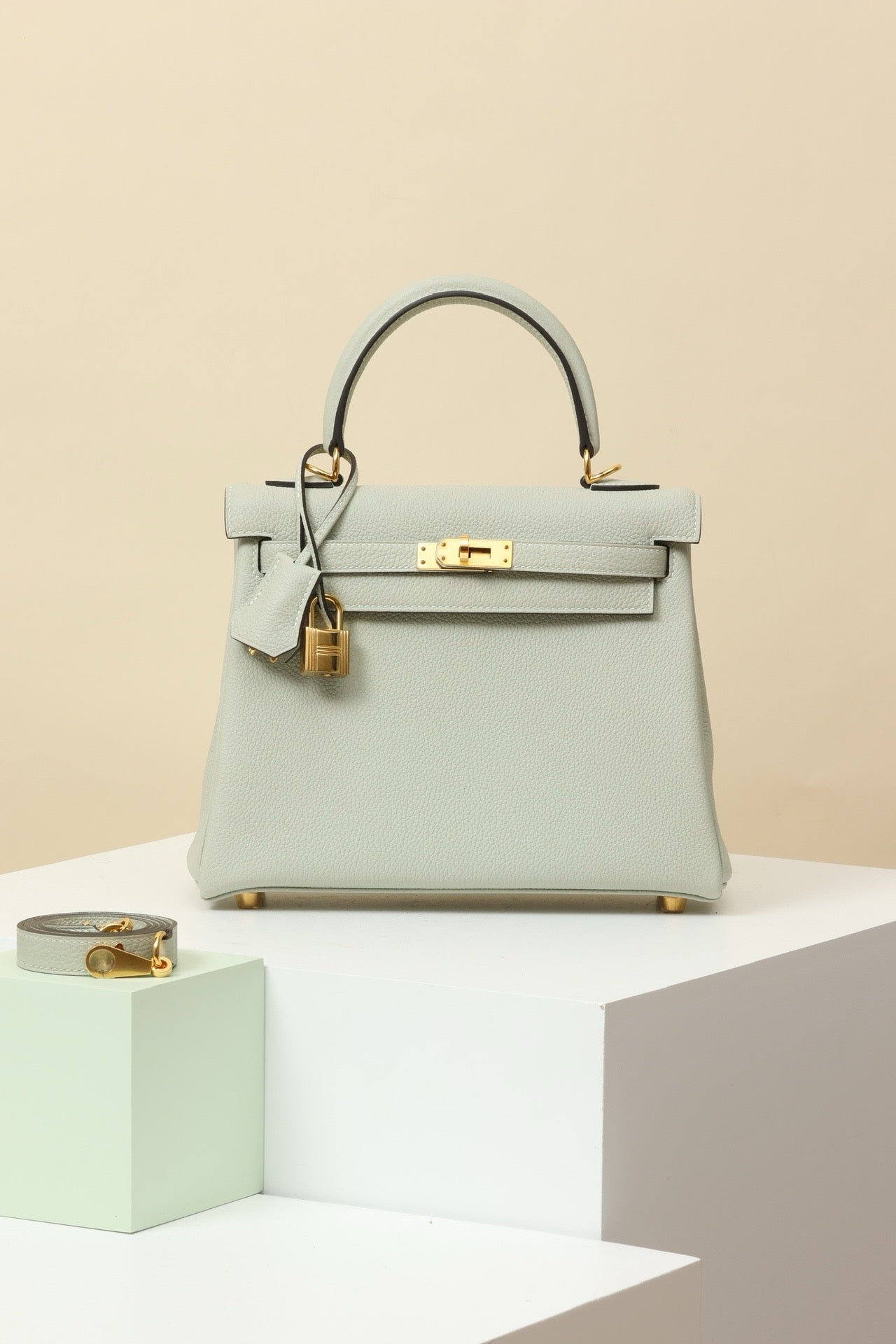 KL25 Crystal Gray #3701