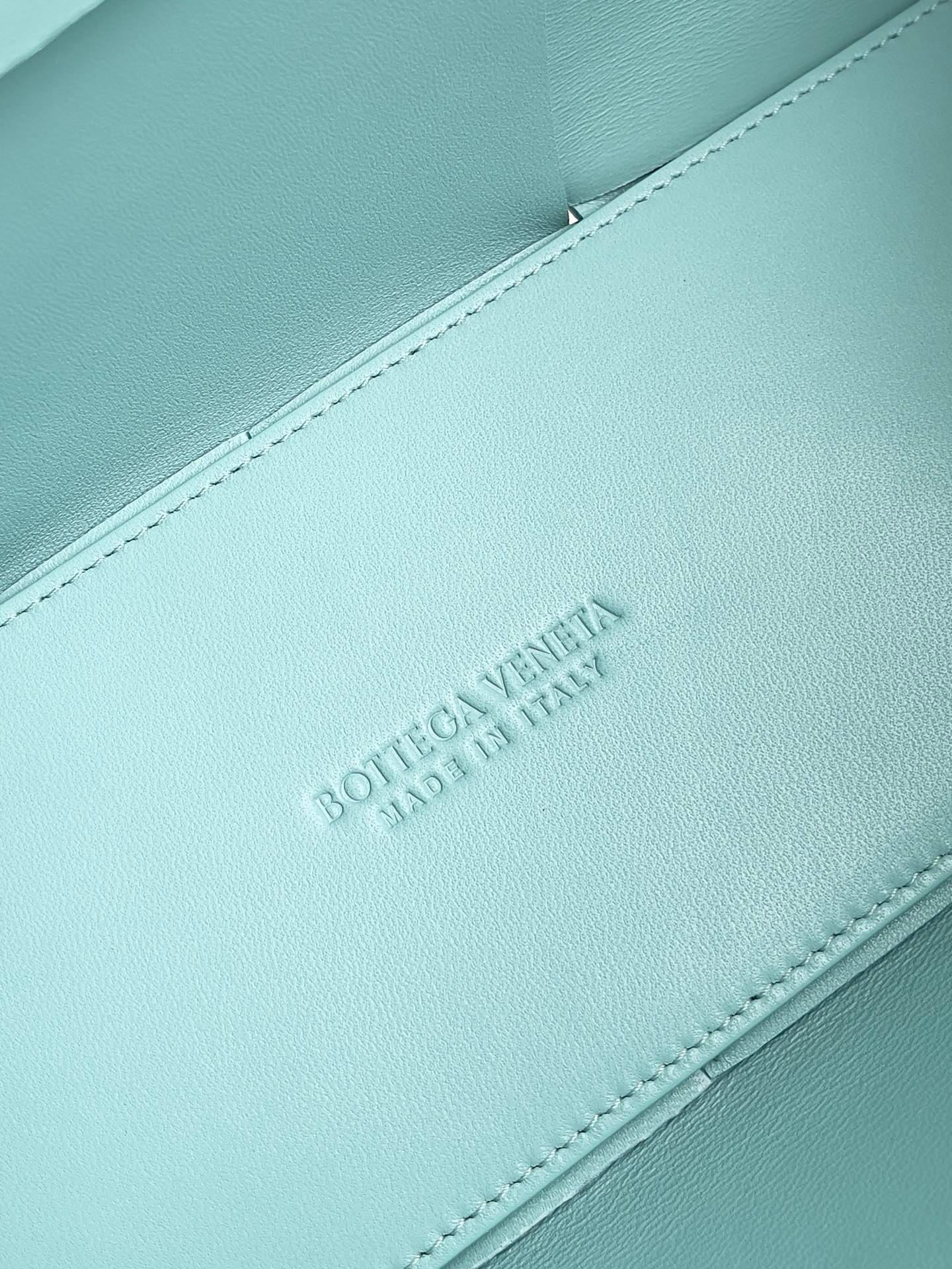 BV Mini Tote #2722