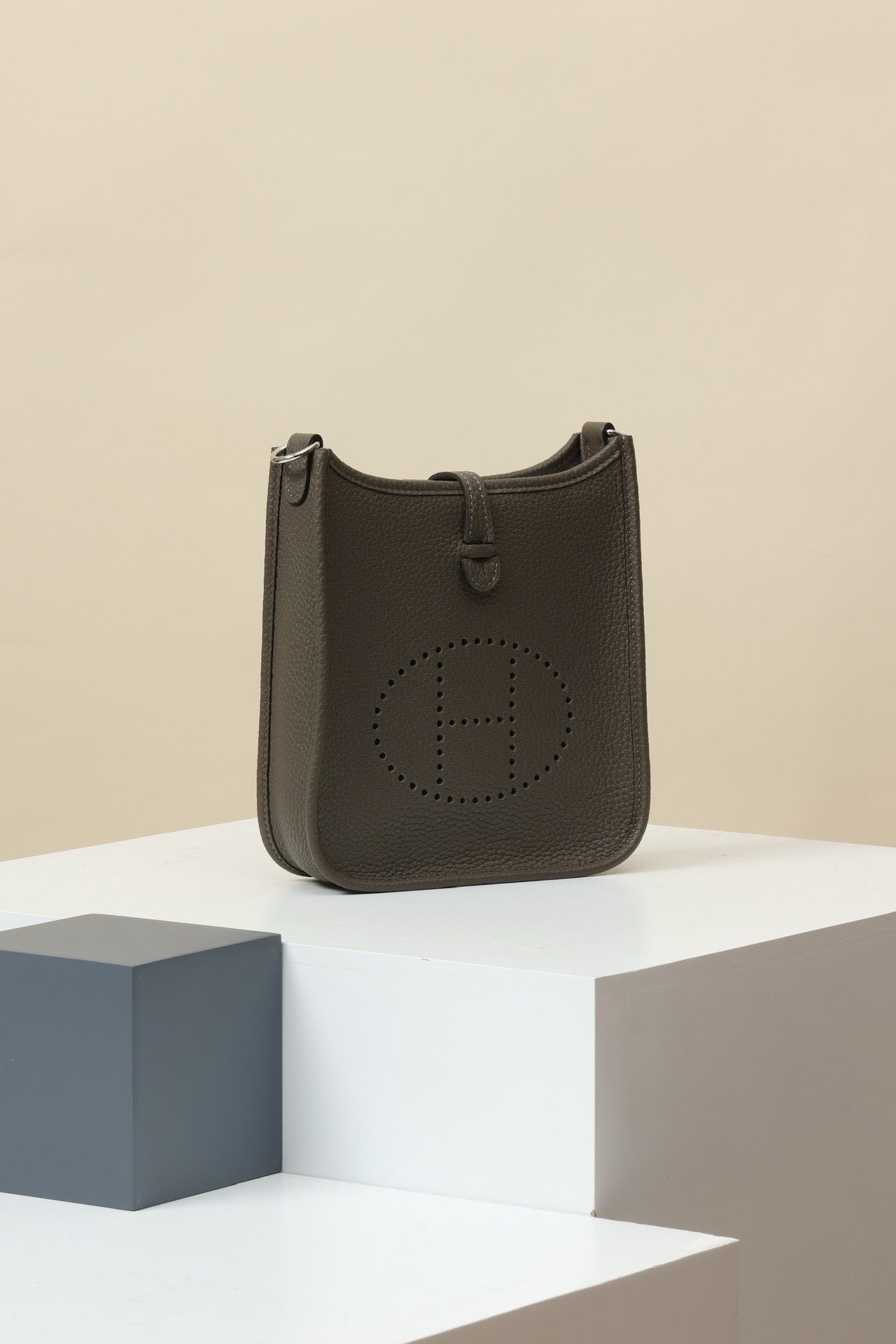 YF16 8F Tin GreyClemence bull leather crossbody bag  , PHW #4449