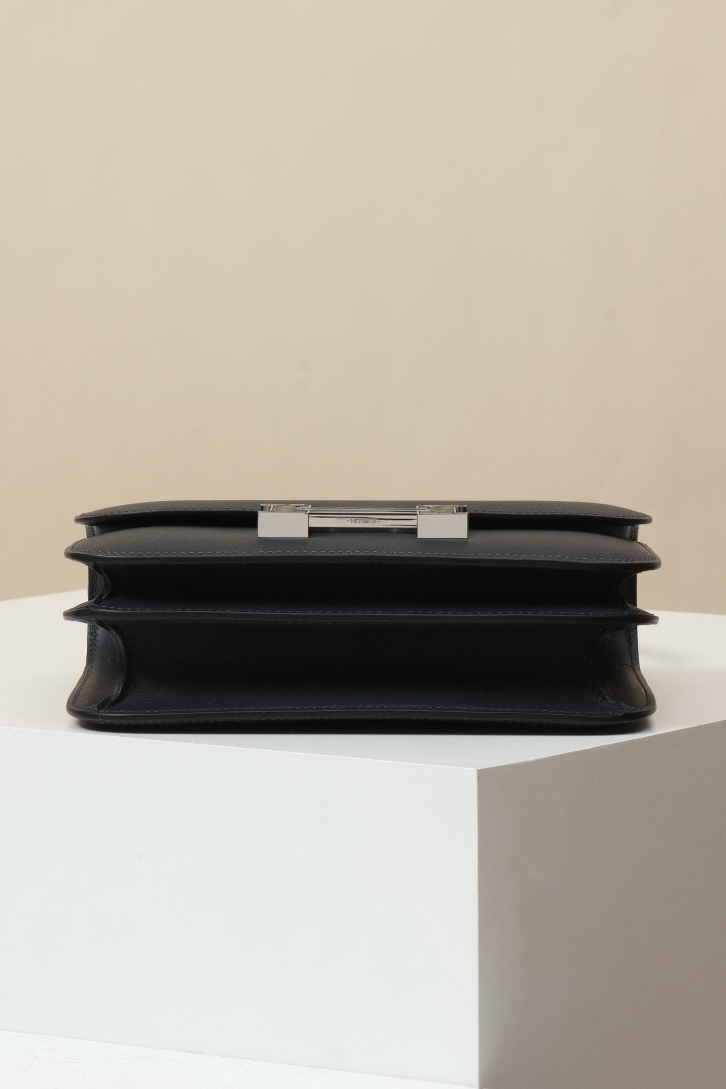 CJG19 , 2Z Midnight Blue Swift leather with American alligator clasp (square clasp)   #4392