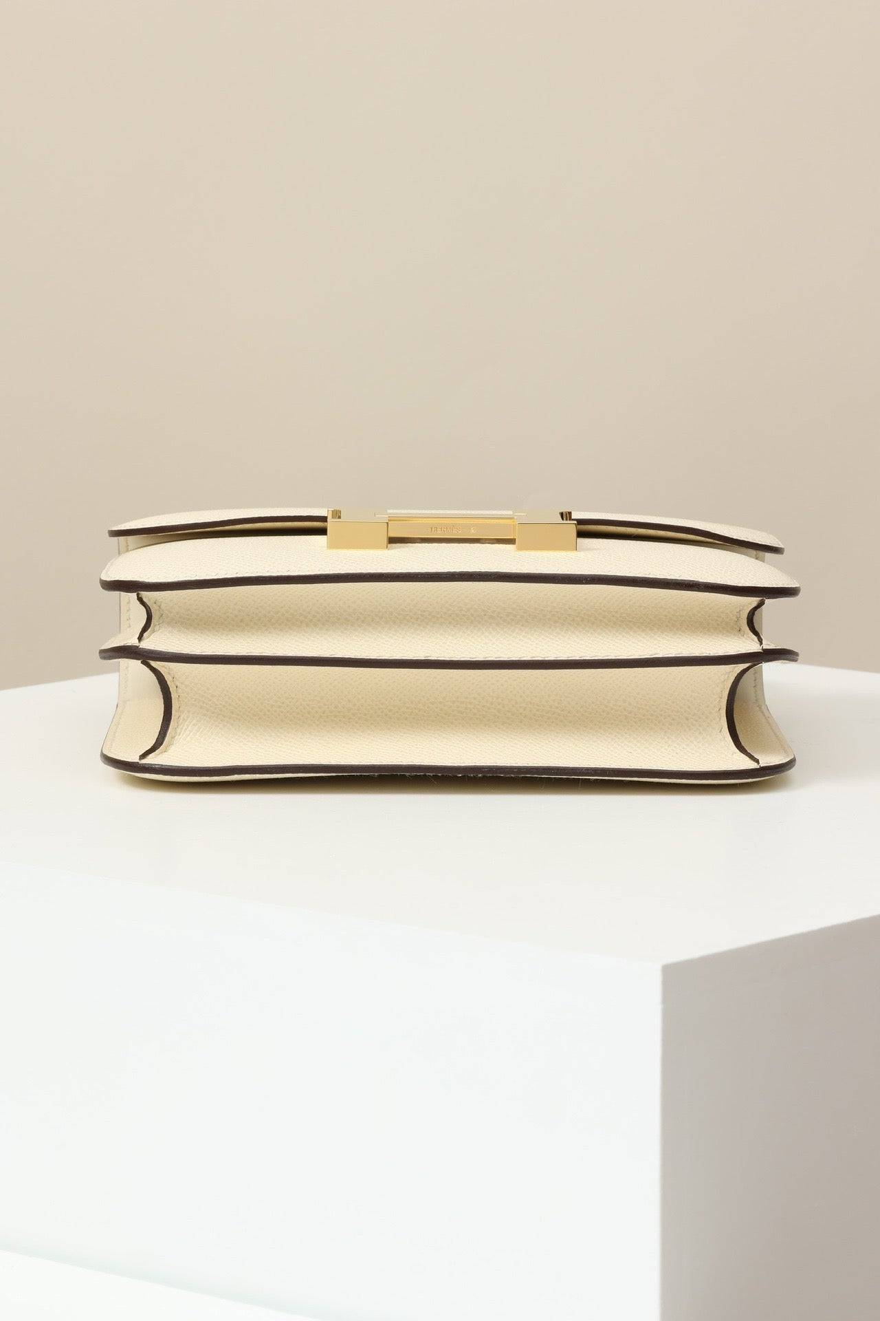 CJ19 19 cm , Cream White Epsom leather GHW #4302