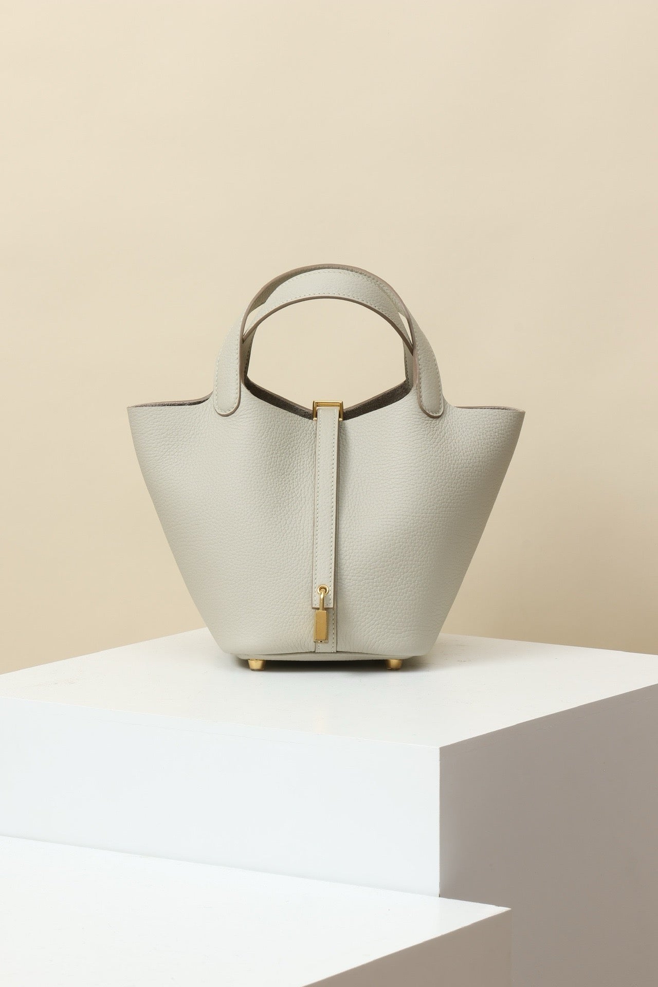 CL18 8L Glacier White GHW #4102