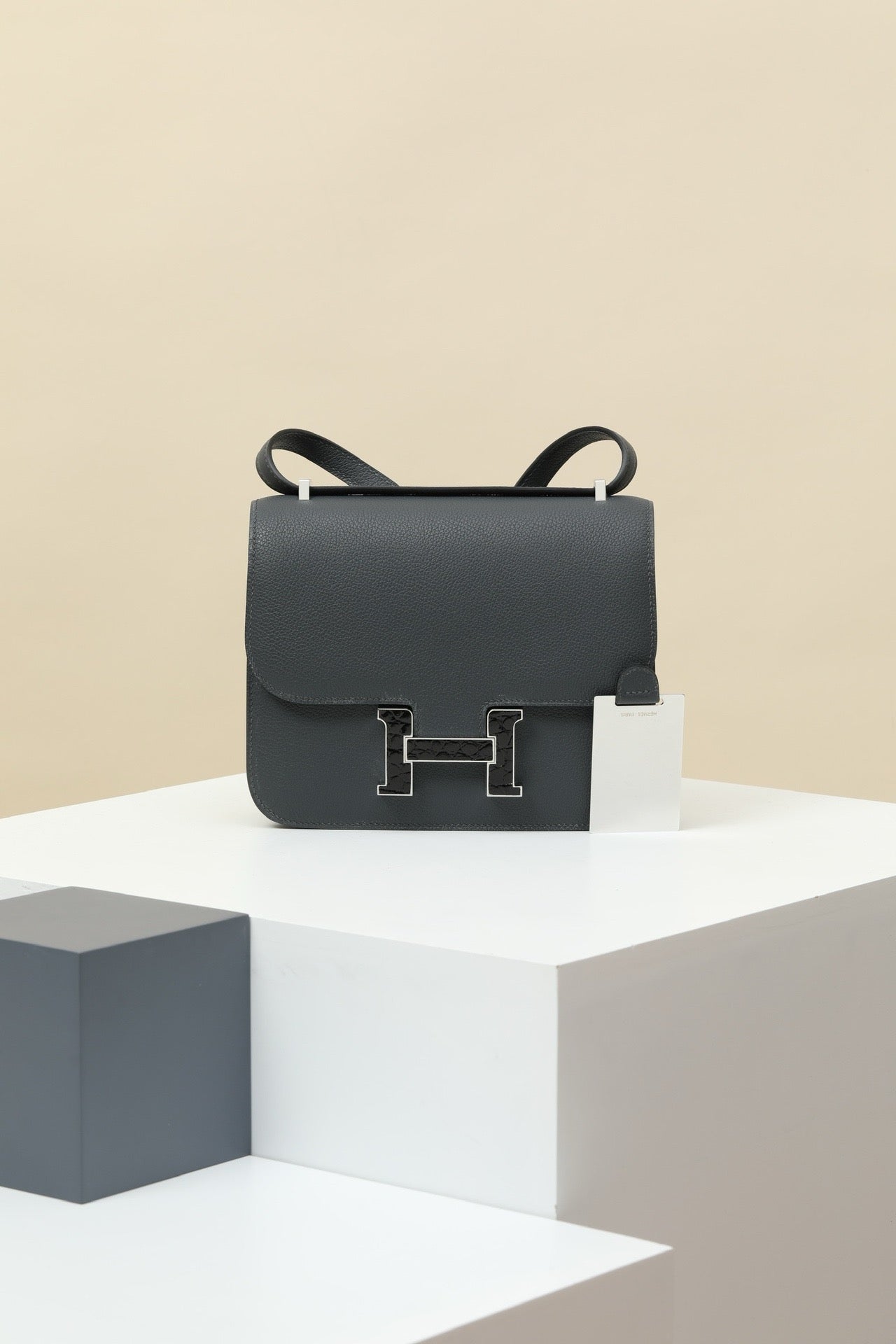 CJG24 , H0 Smog Grey / CK89 Black  ,  EVE leather with shiny #4384