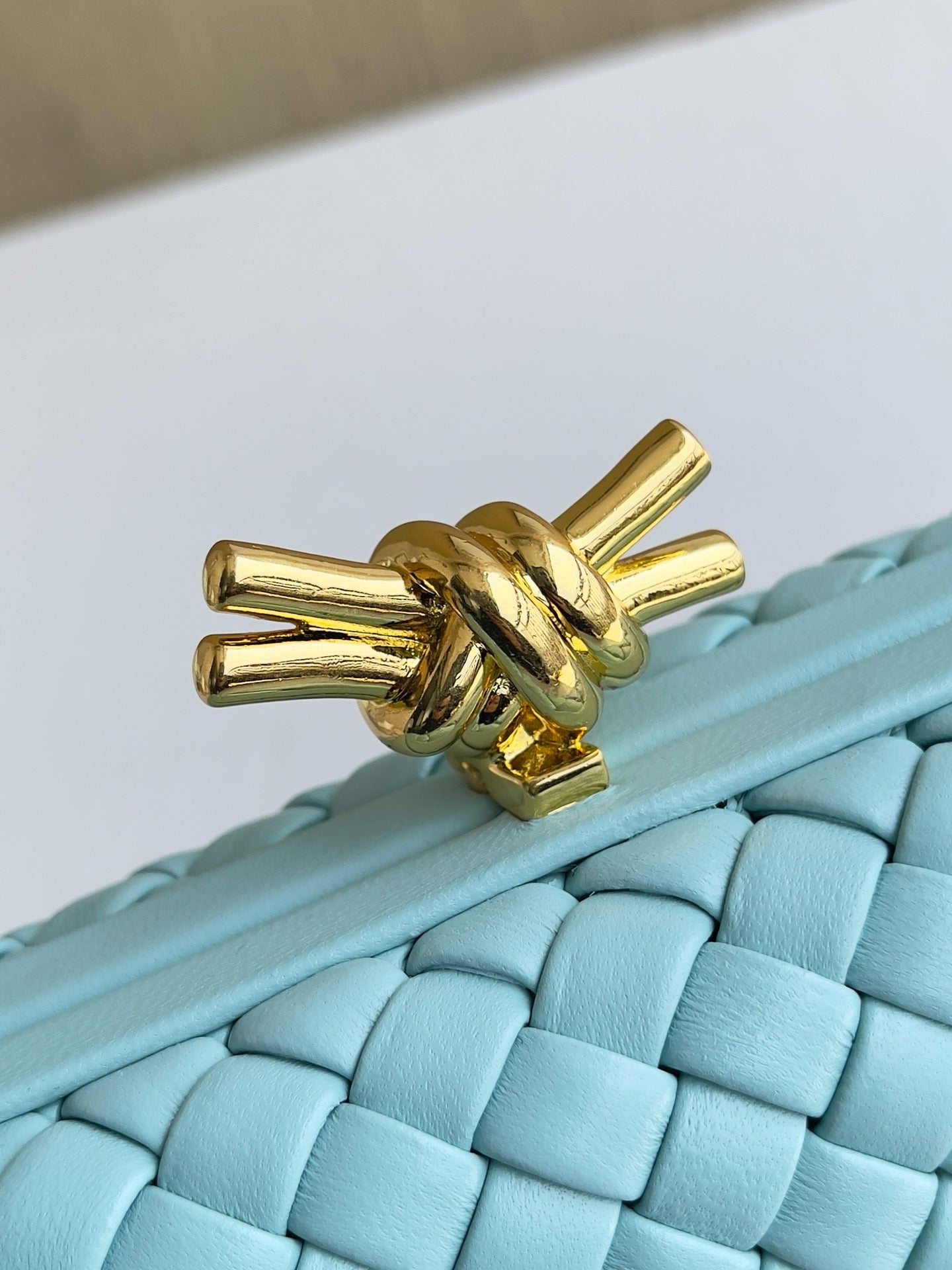 BV the knot #2595