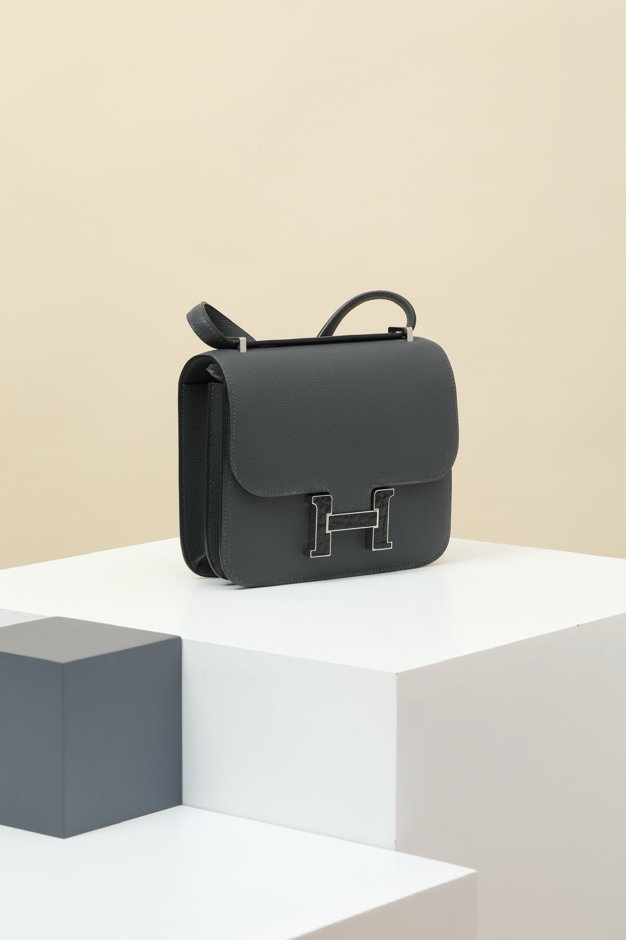 CJG24 , H0 Smog Grey / CK89 Black  ,  EVE leather with shiny #4384