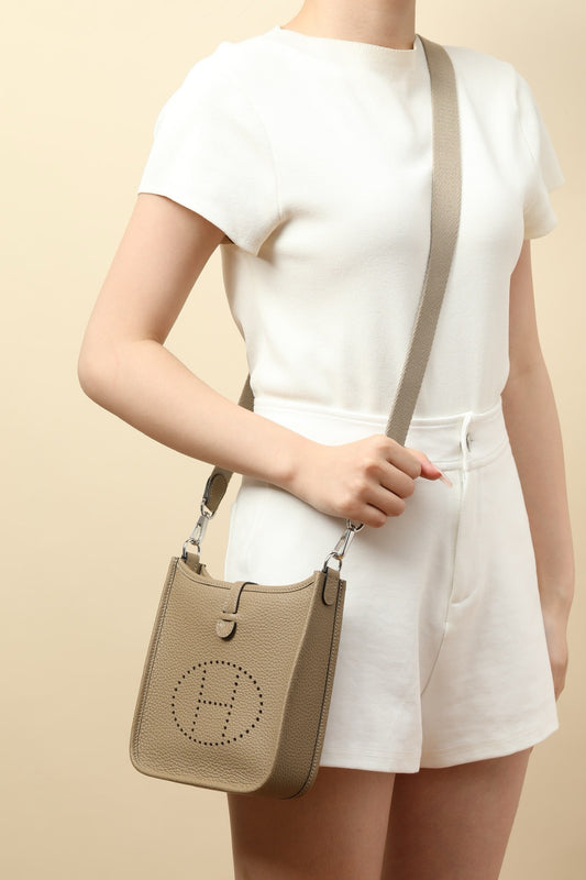 YF16 8Q Malfa Beige Clemence bull leather crossbody bag  ,PHW#4436