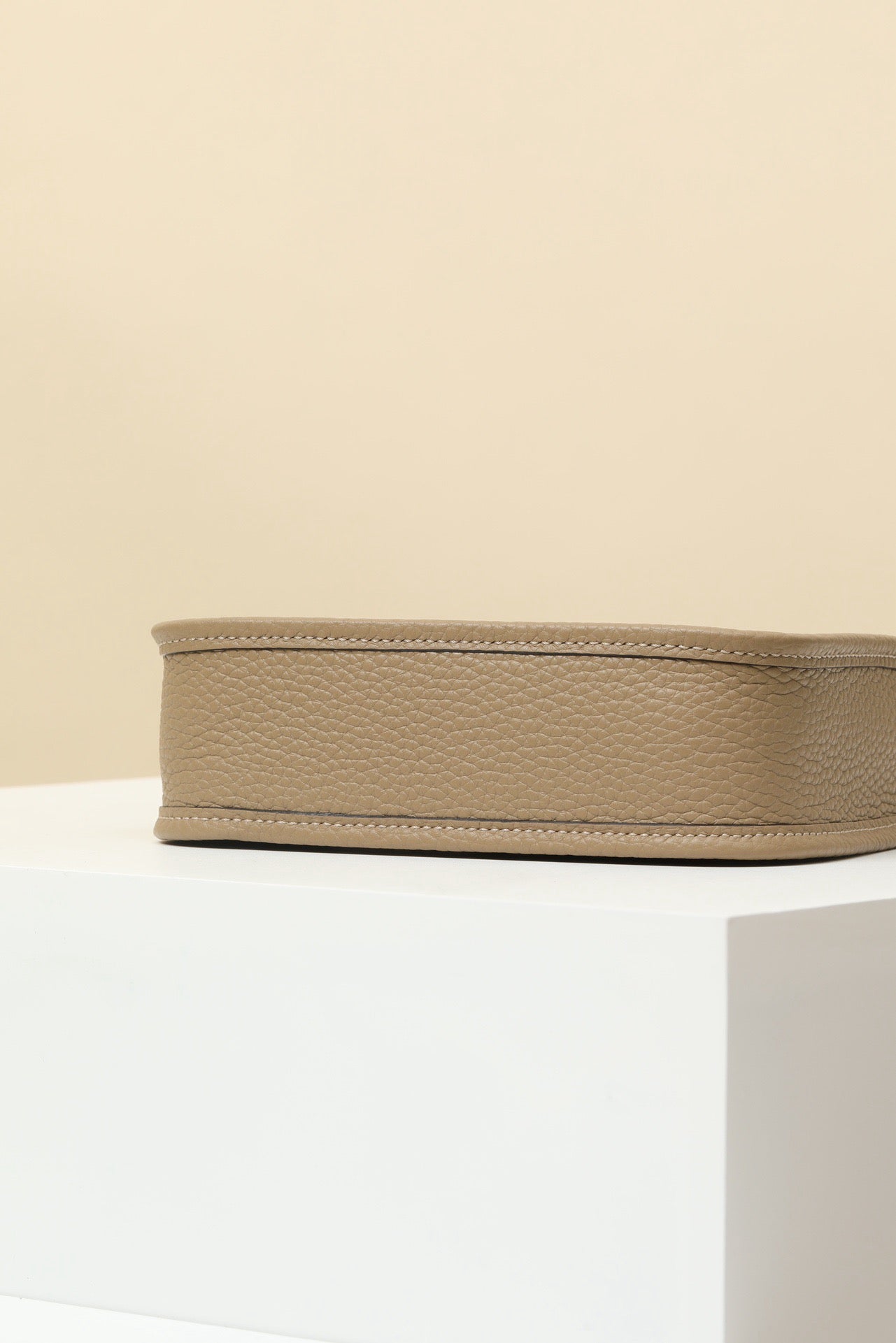 YF16 8Q Malfa Beige Clemence bull leather crossbody bag  ,GHW#4435