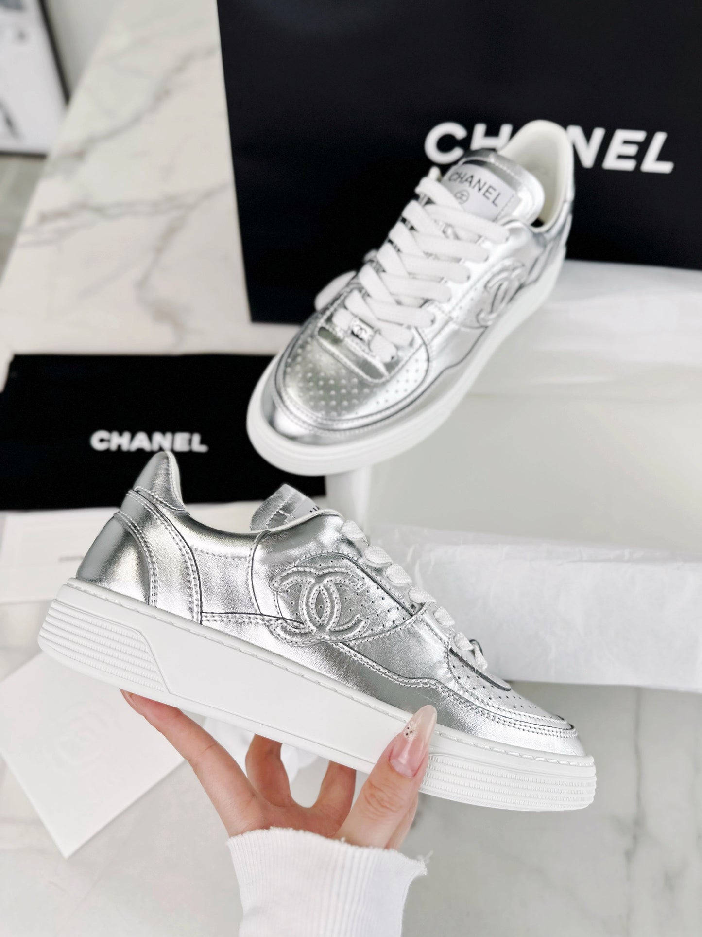 24s sneaker #379