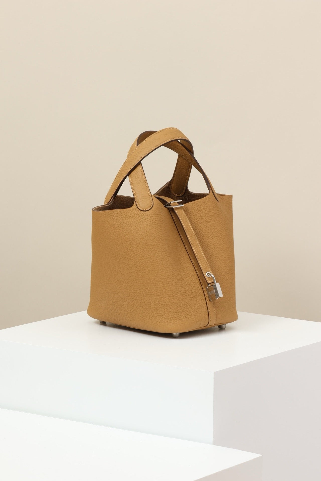 CL18 4B Biscuit Color PHW #4086