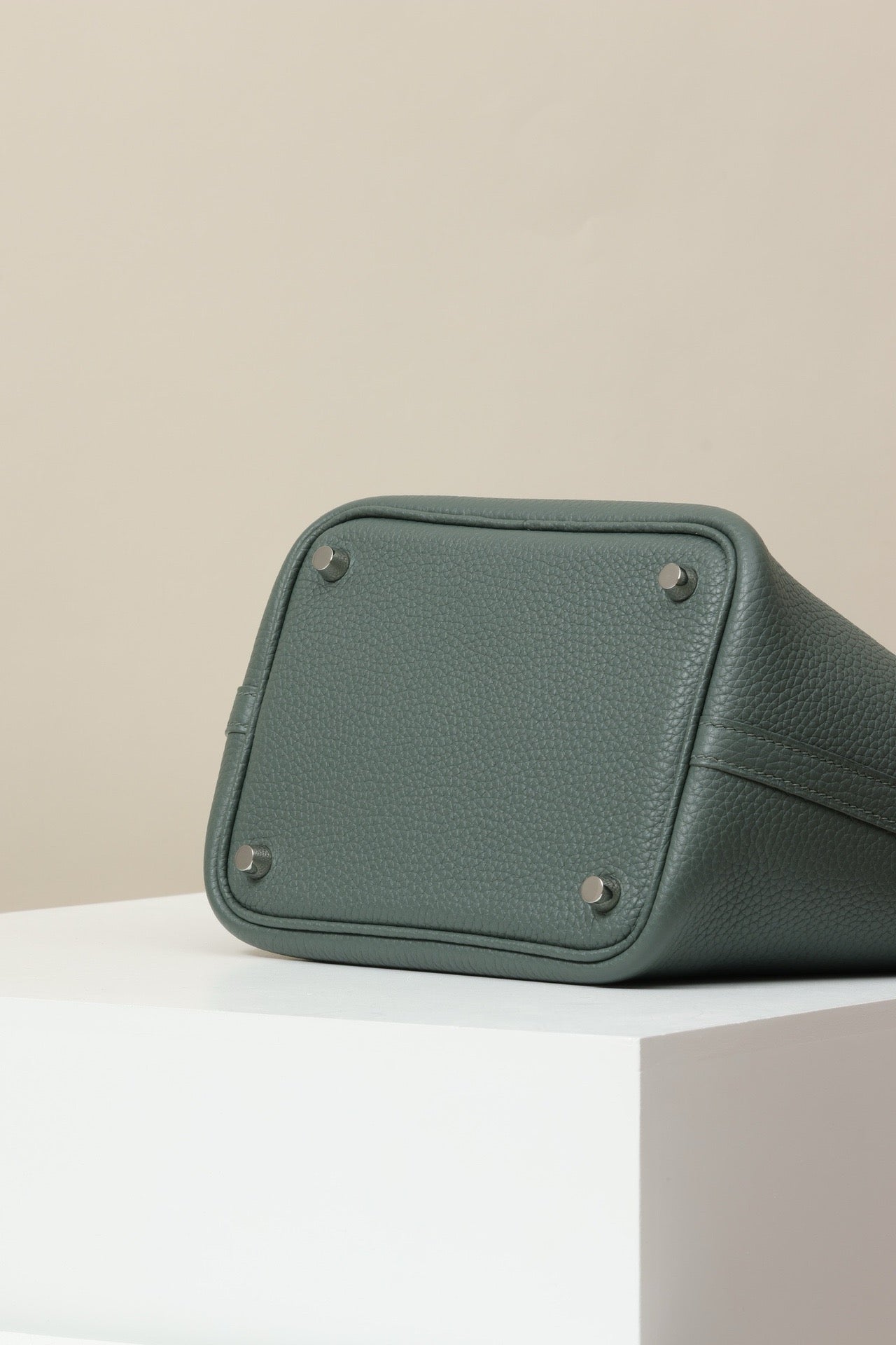 CL18  63 Almond Green PHW #4094