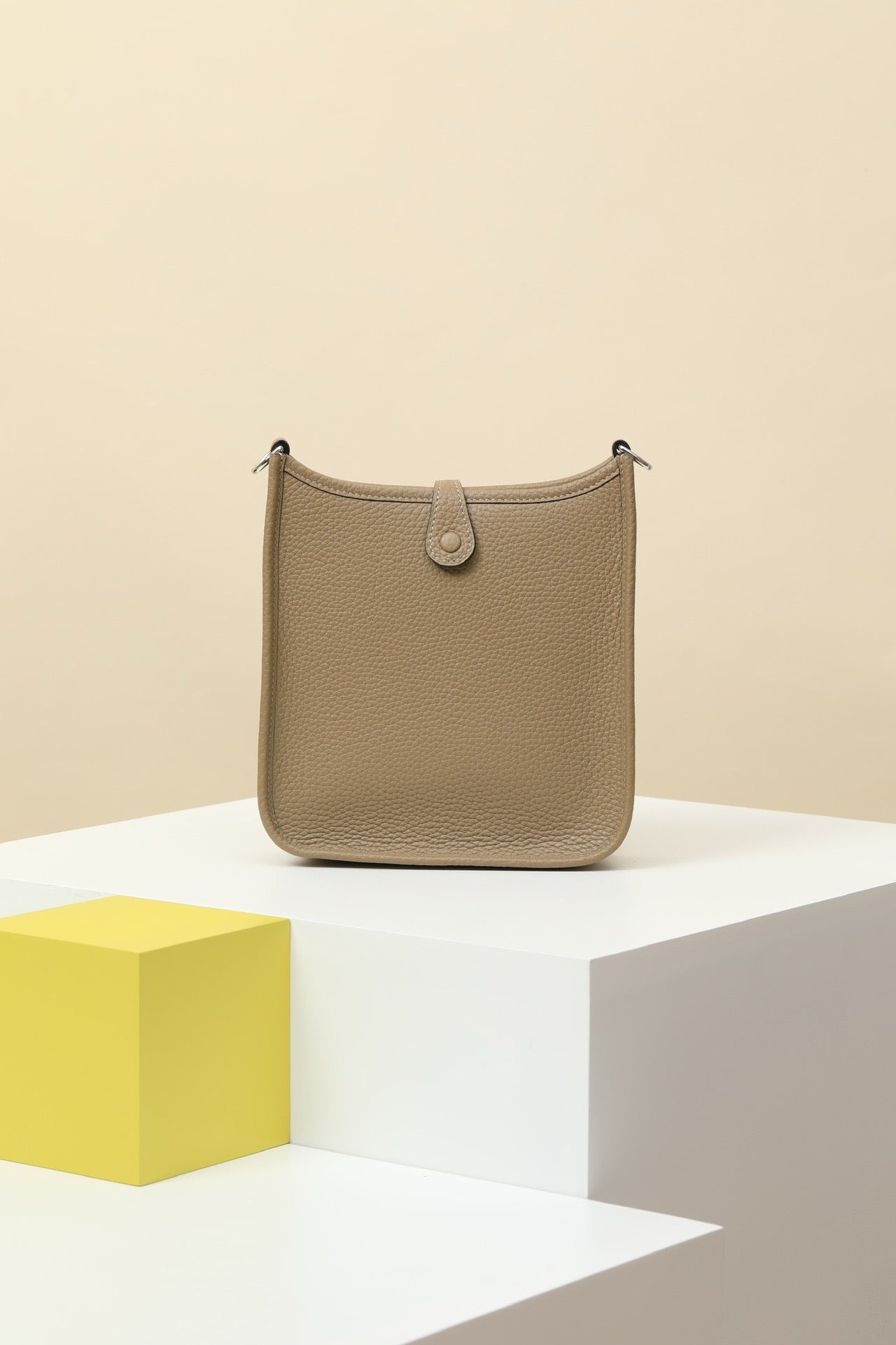 YF16 8Q Malfa Beige Clemence bull leather crossbody bag  ,PHW#4436