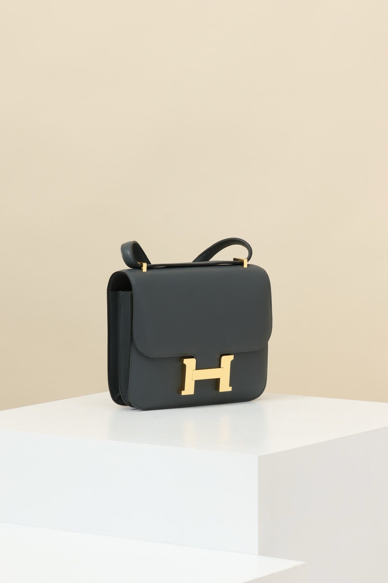 CJ19 19 cm , Smog Grey Epsom leather GHW #4322