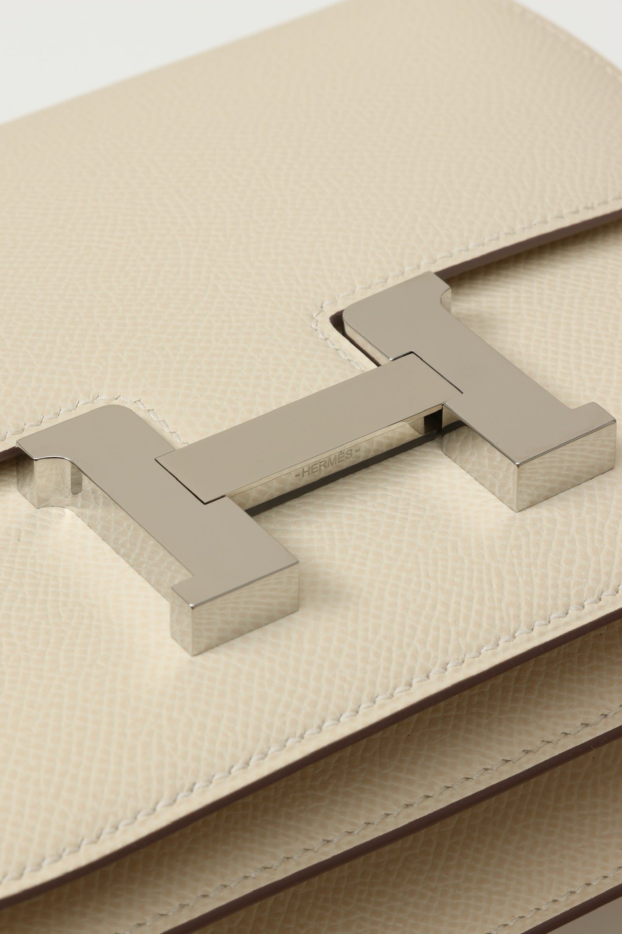 CJ19 19 cm ,   Milkshake White Epsom leather PHW #4300