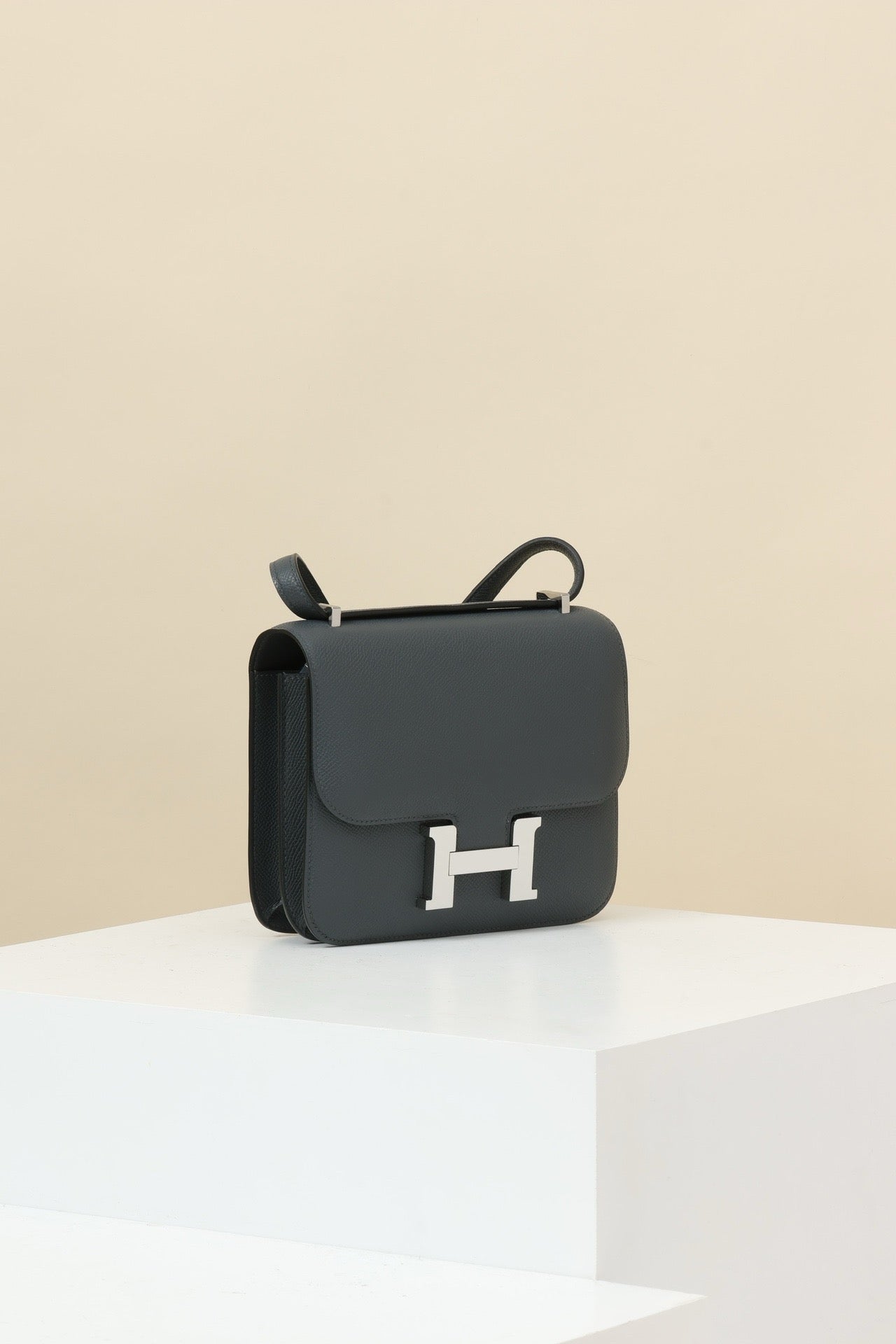 CJ19 19 cm , Smog Grey Epsom leather PHW #4321