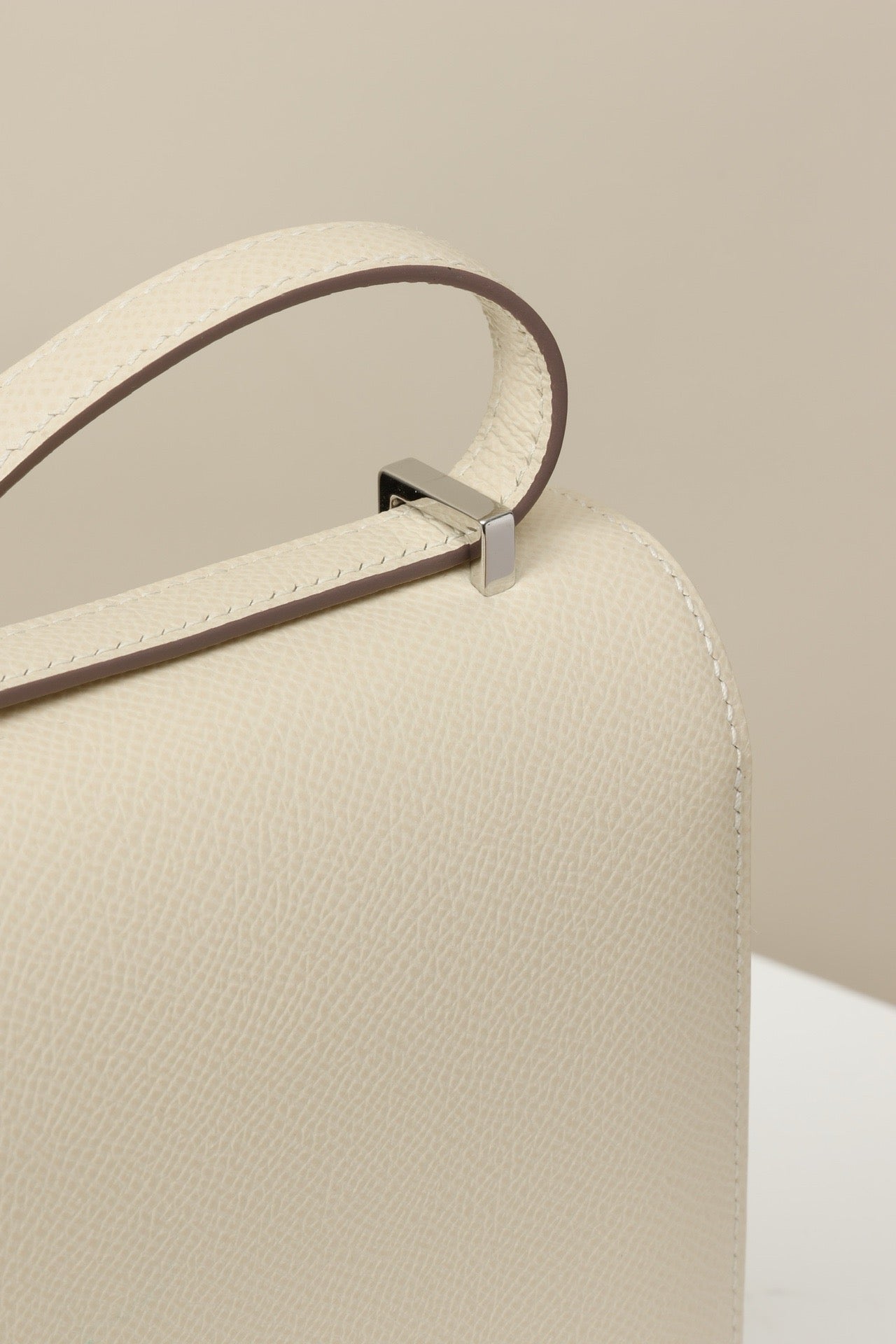 CJ19 19 cm ,   Milkshake White Epsom leather PHW #4300