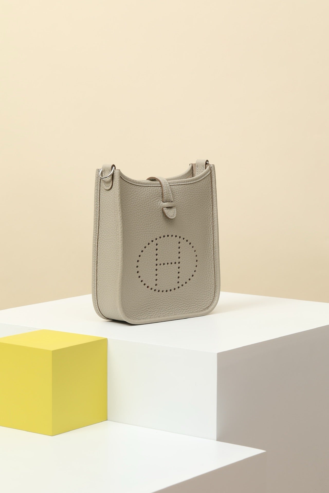 YF16 8L Glacier WhiteClemence bull leather crossbody bag  , PHW #4448