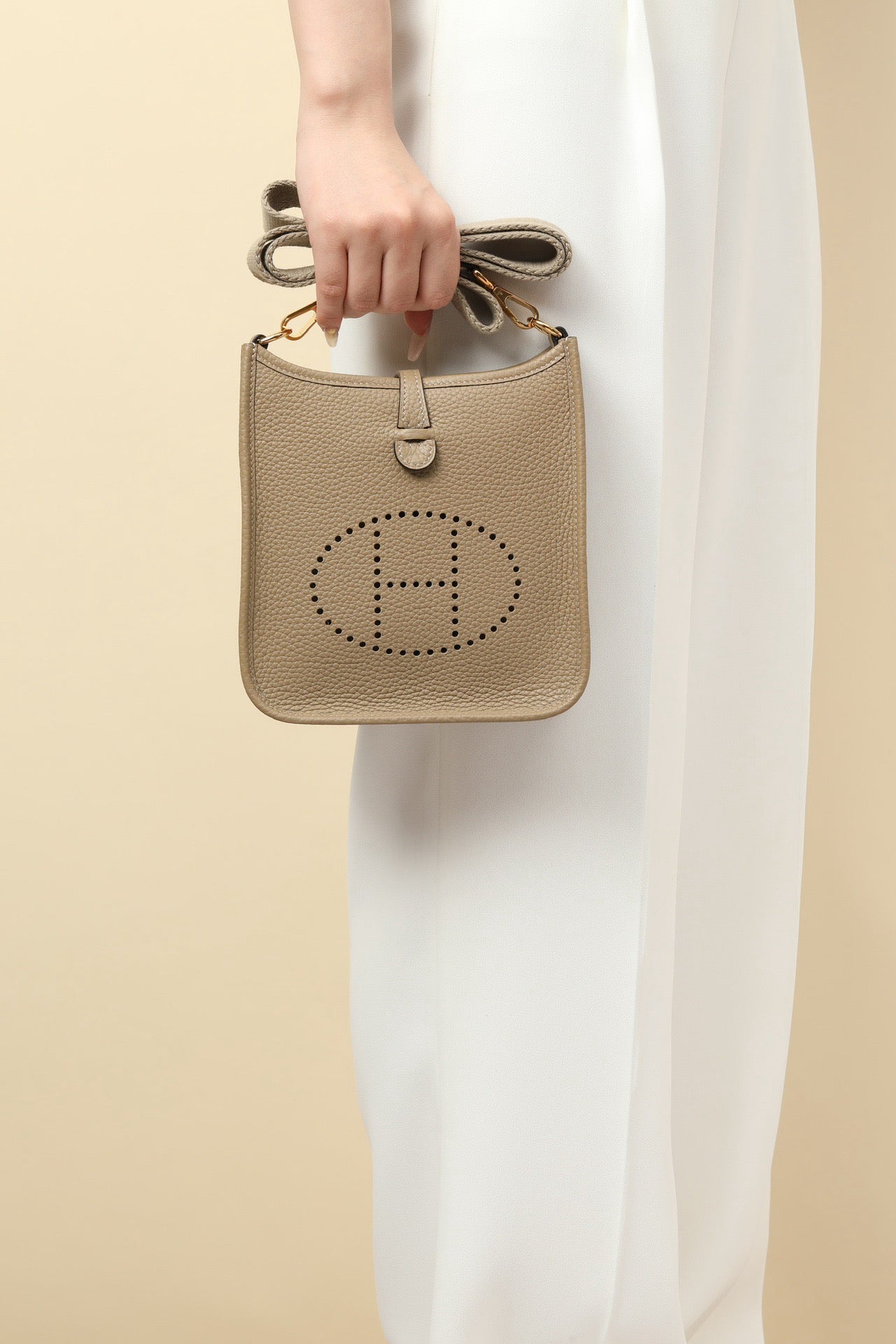 YF16 8Q Malfa Beige Clemence bull leather crossbody bag  ,GHW#4435