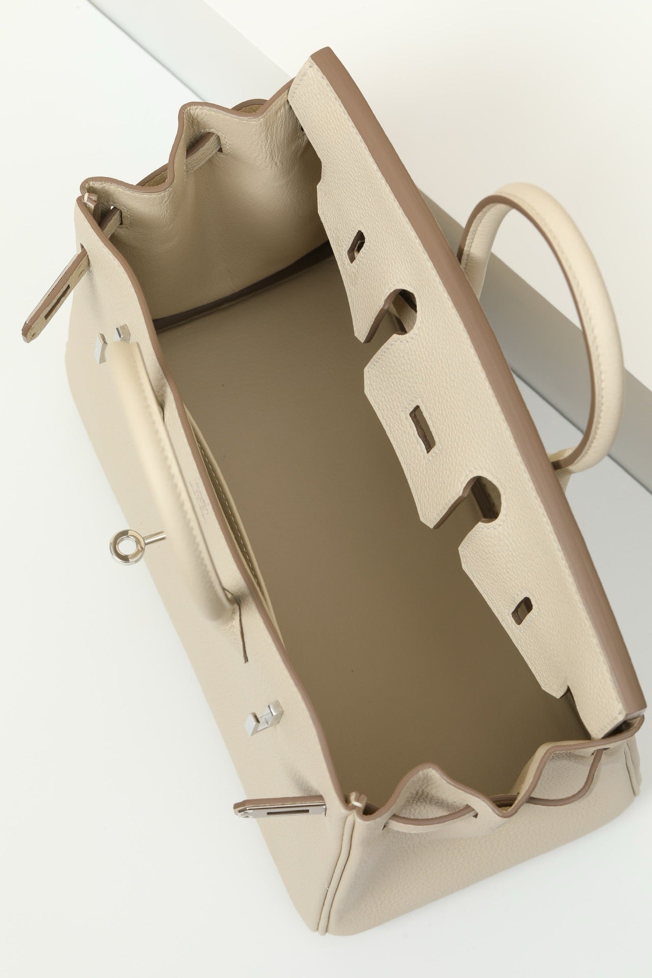 BK25 Milkshake White # 3884