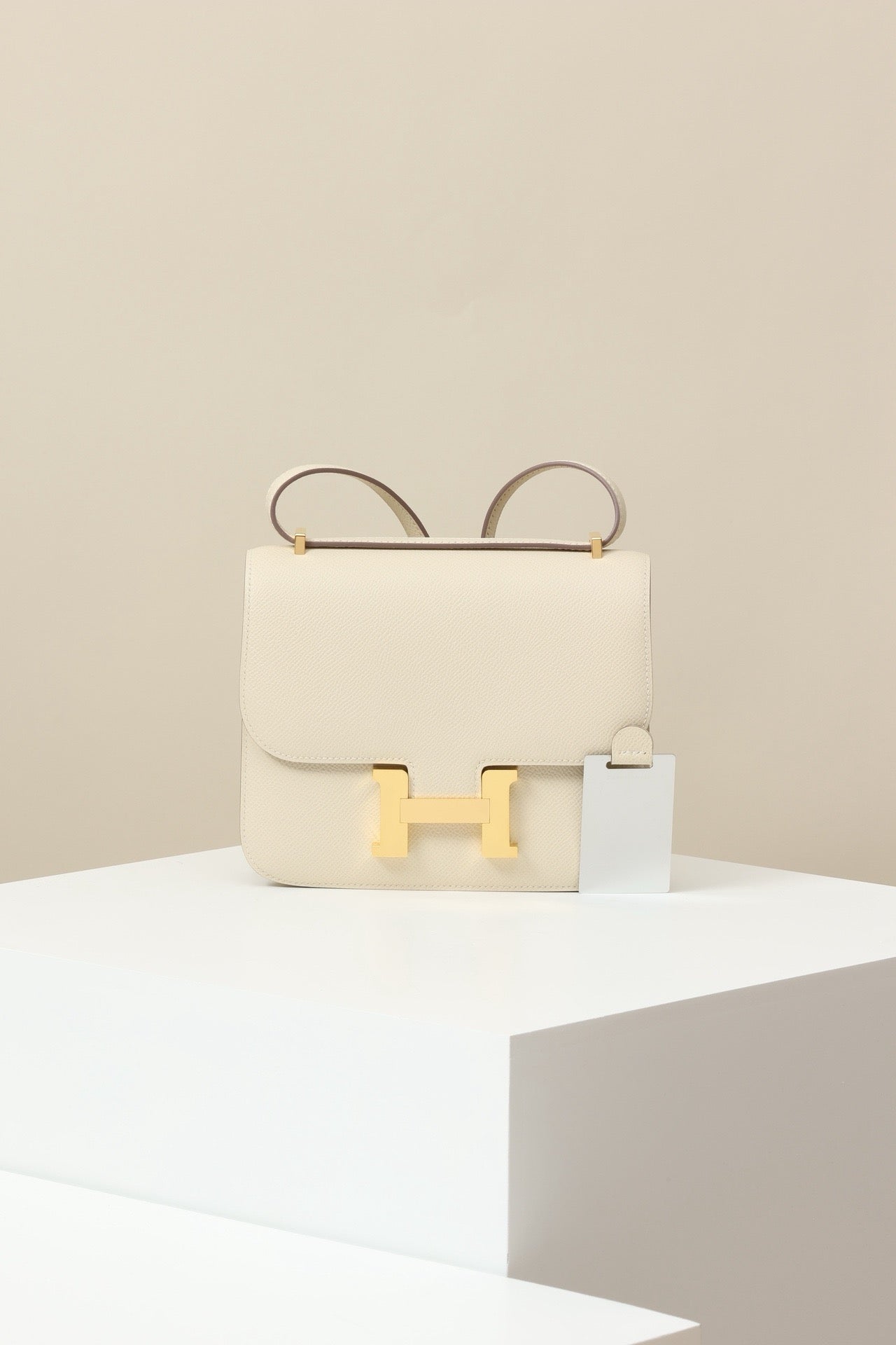 CJ19 19 cm ,   Milkshake White Epsom leather GHW #4299