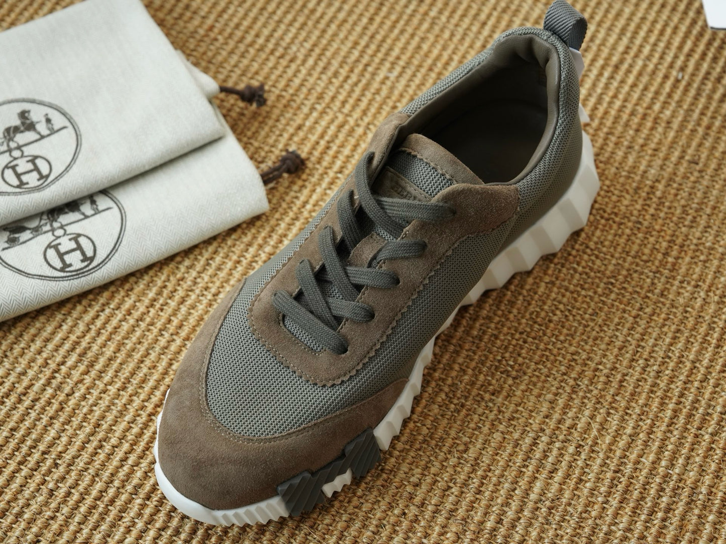 HSneakers