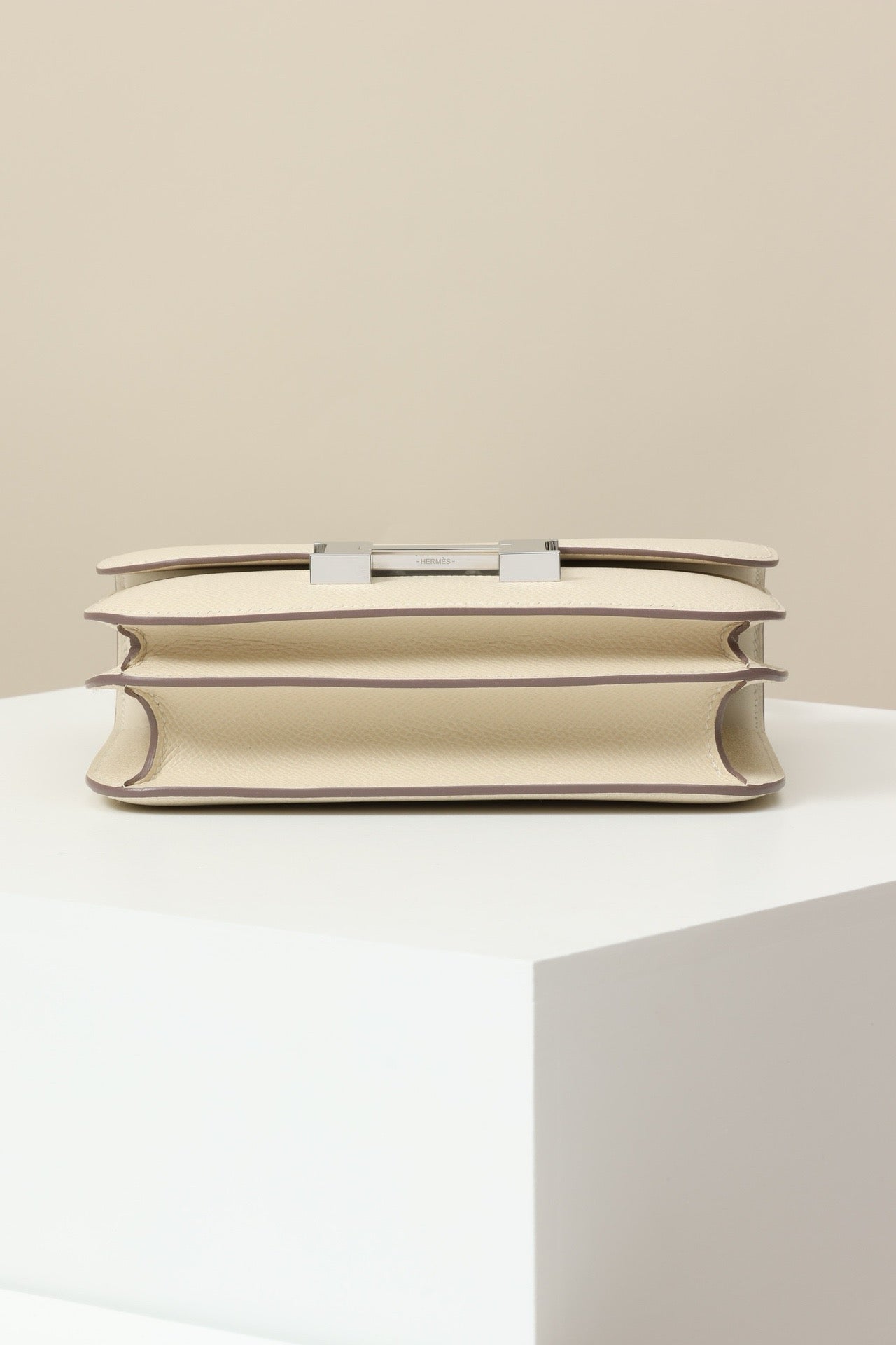 CJ19 19 cm ,   Milkshake White Epsom leather PHW #4300