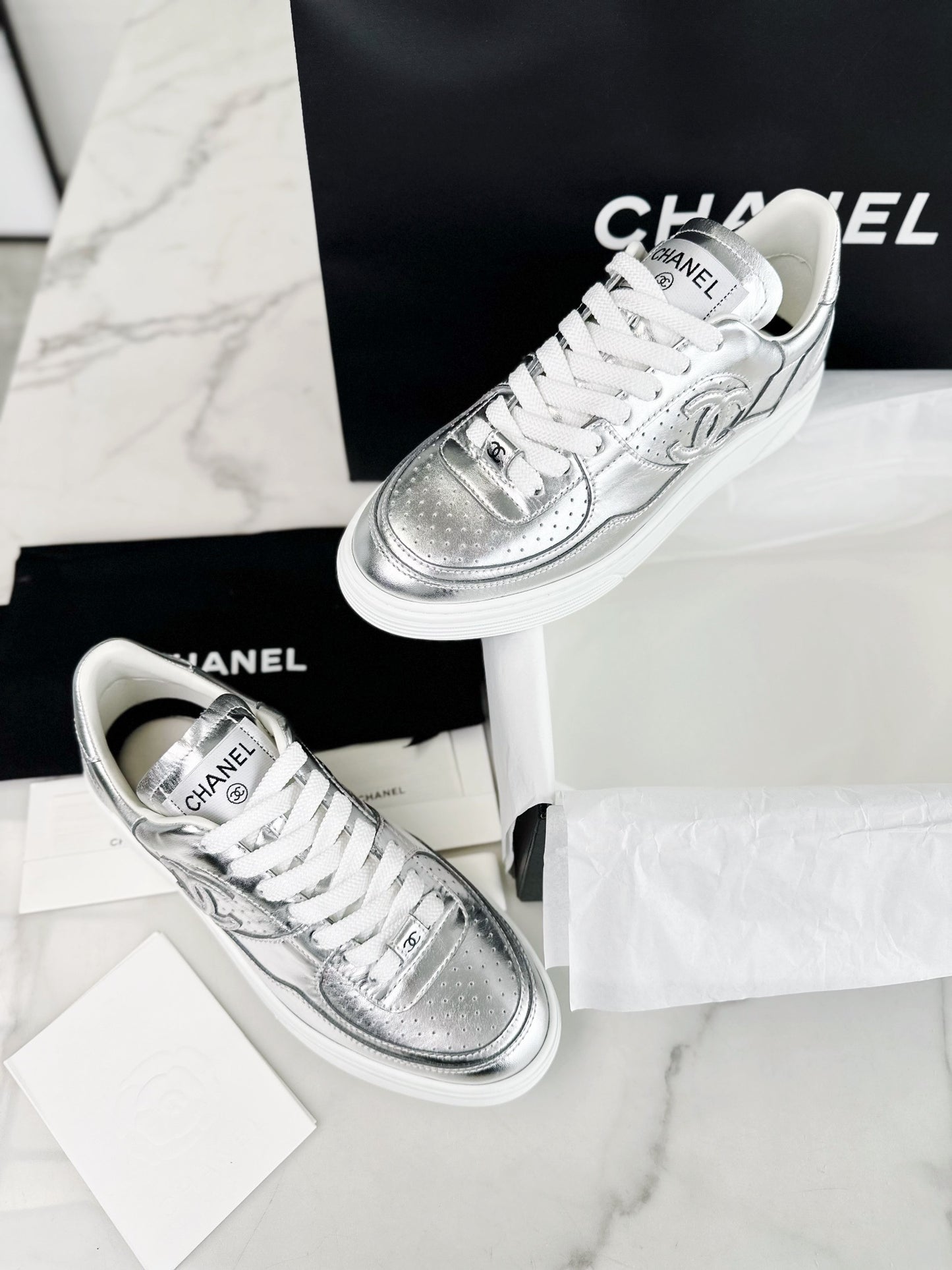 24s sneaker #379