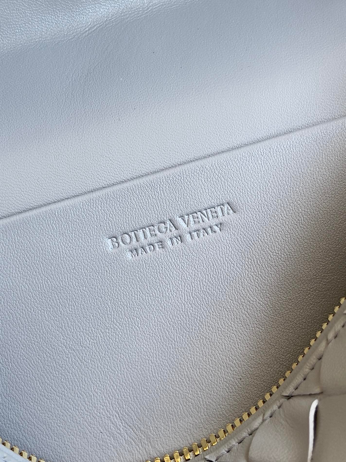 BV Bang Bang Vanity Case #566