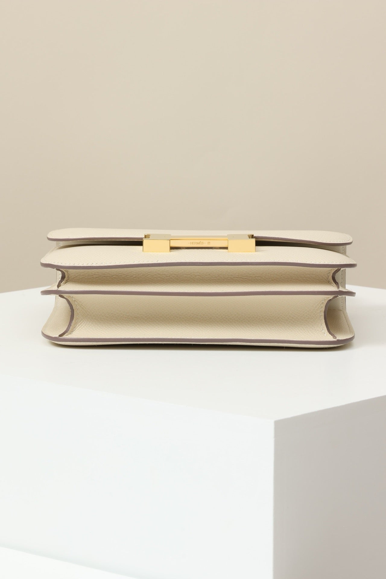 CJ19 19 cm ,   Milkshake White Epsom leather GHW #4299