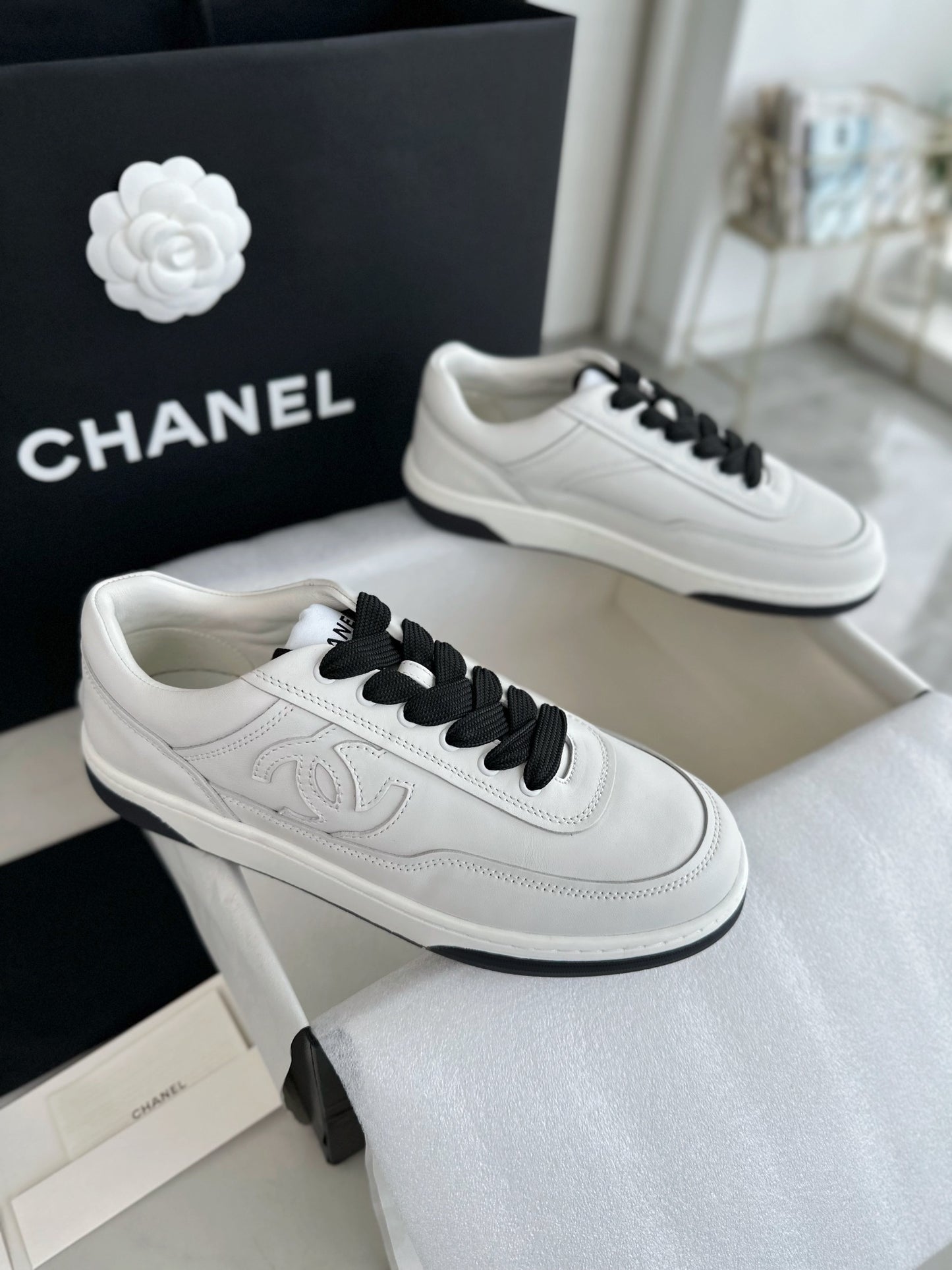 24s sneaker #381