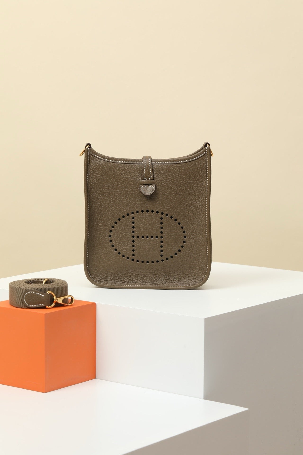 YF16 CK18 Etoupe Clemence bull leather crossbody bag  , GHW #4445