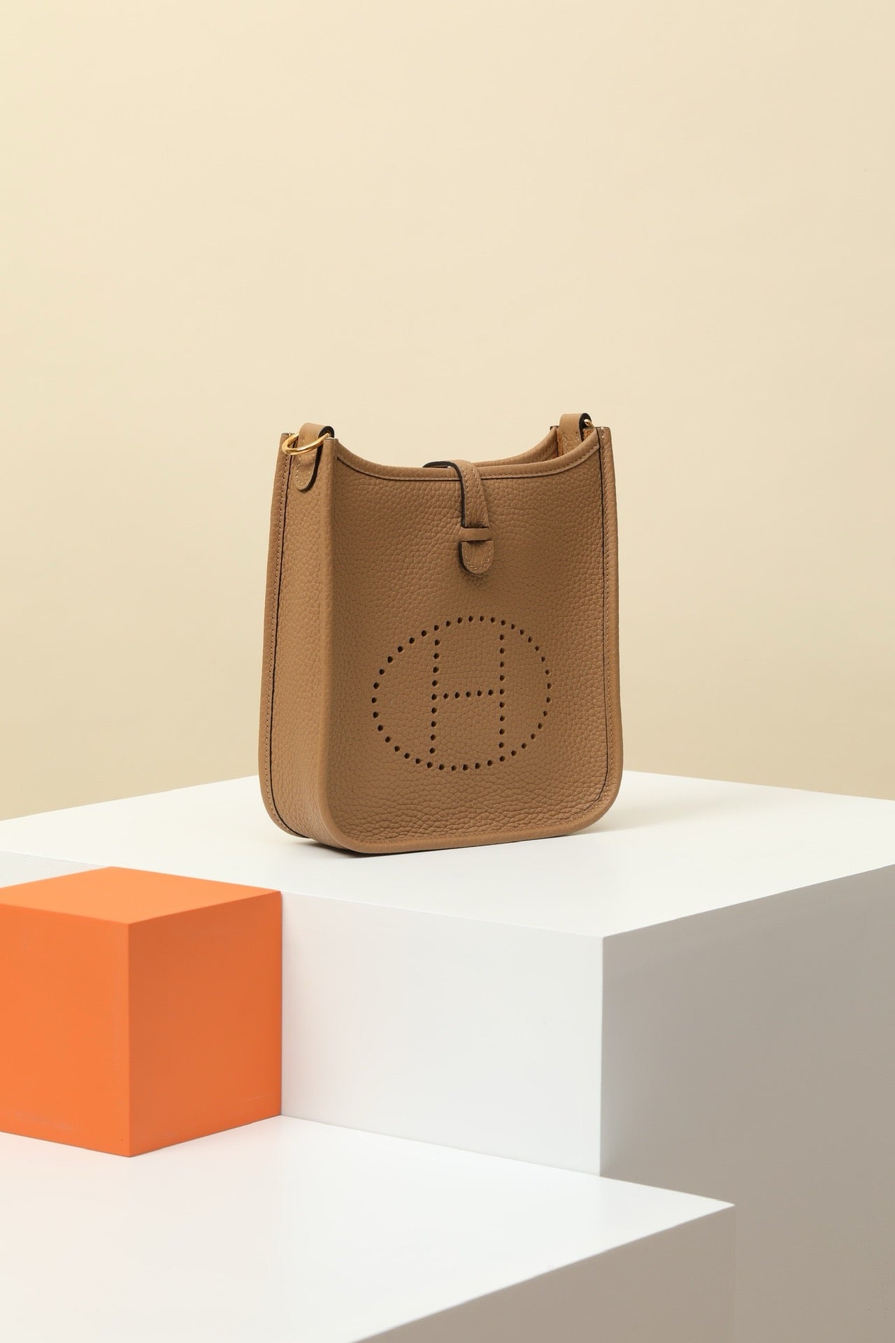 YF16 OM Beige Clemence bull leather crossbody bag  ,GHW#4434