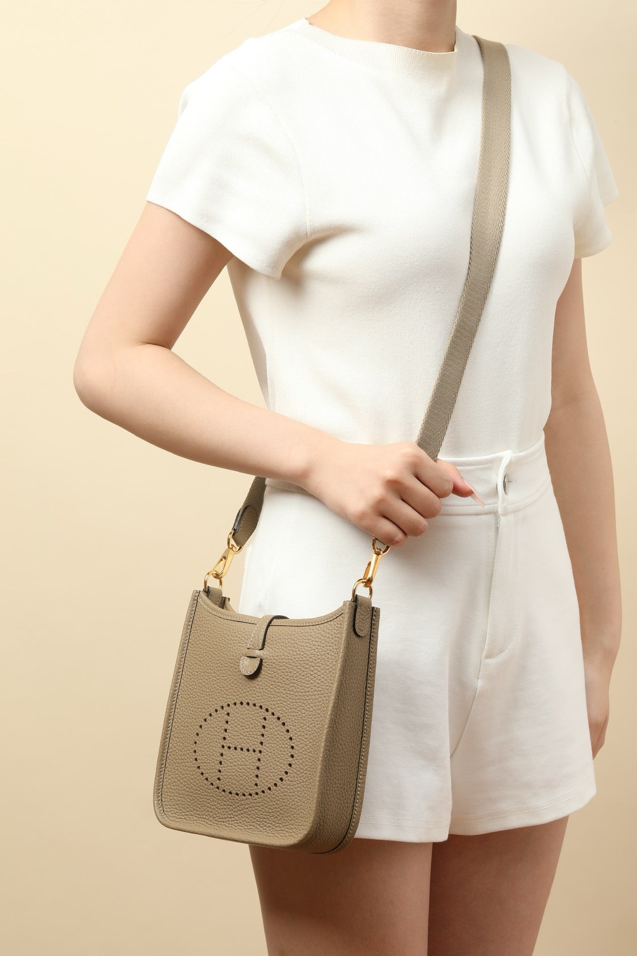 YF16 8Q Malfa Beige Clemence bull leather crossbody bag  ,GHW#4435