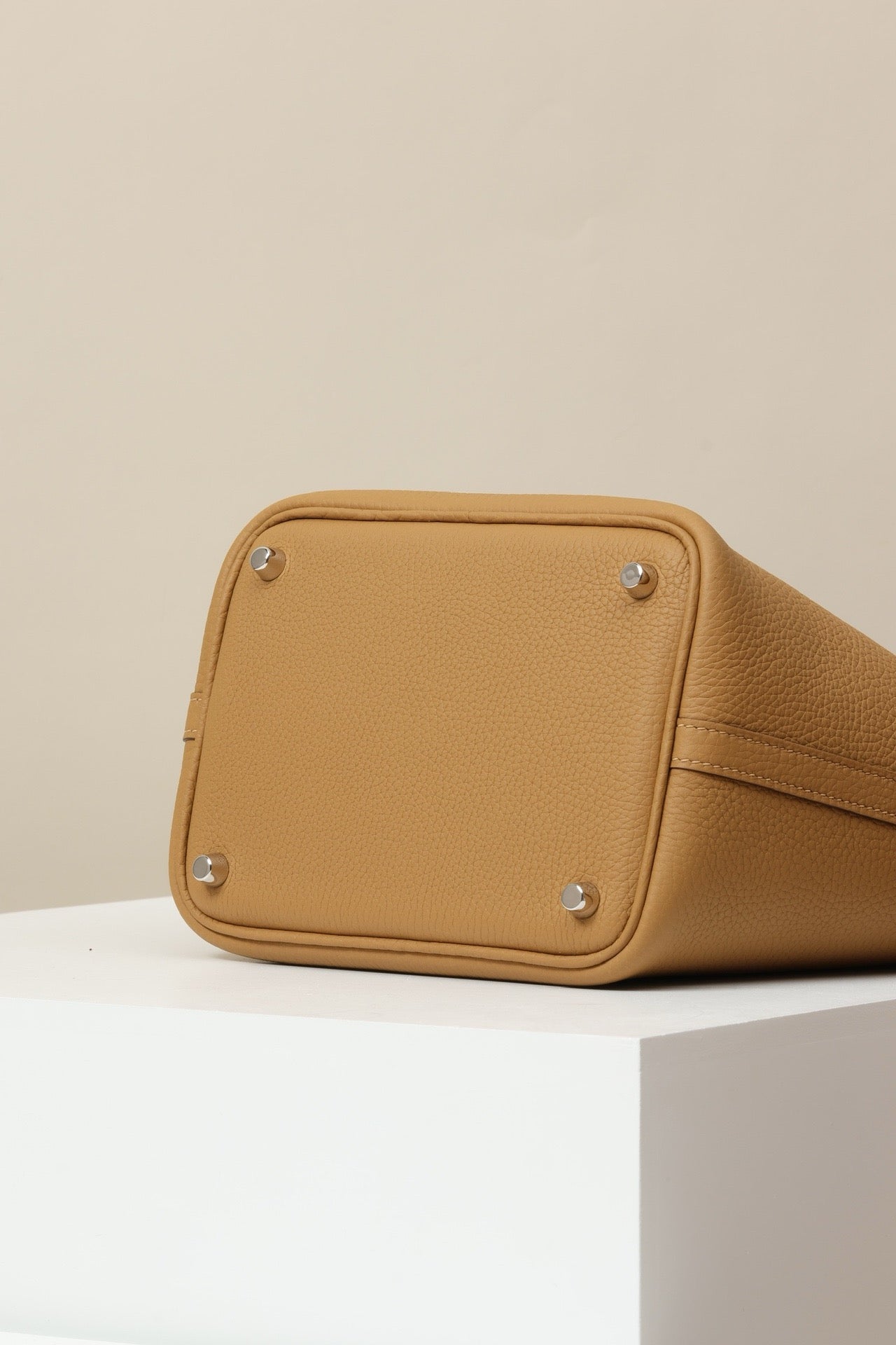 CL18 4B Biscuit Color PHW #4086