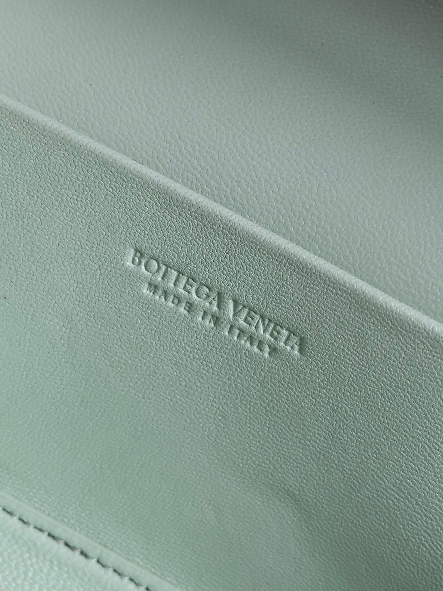 BV Bang Bang Vanity Case #567
