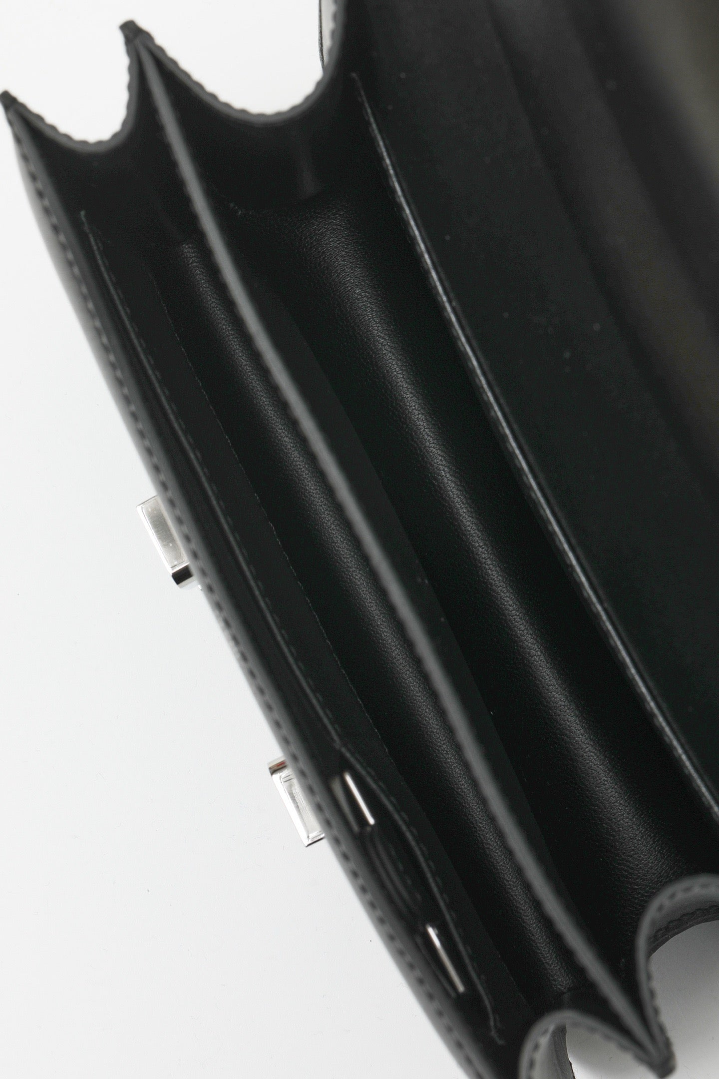 CJG19 , CK89 Black / U4 Velvet Green    Matte BOX leather with lizard details (single bar clasp)  #4390