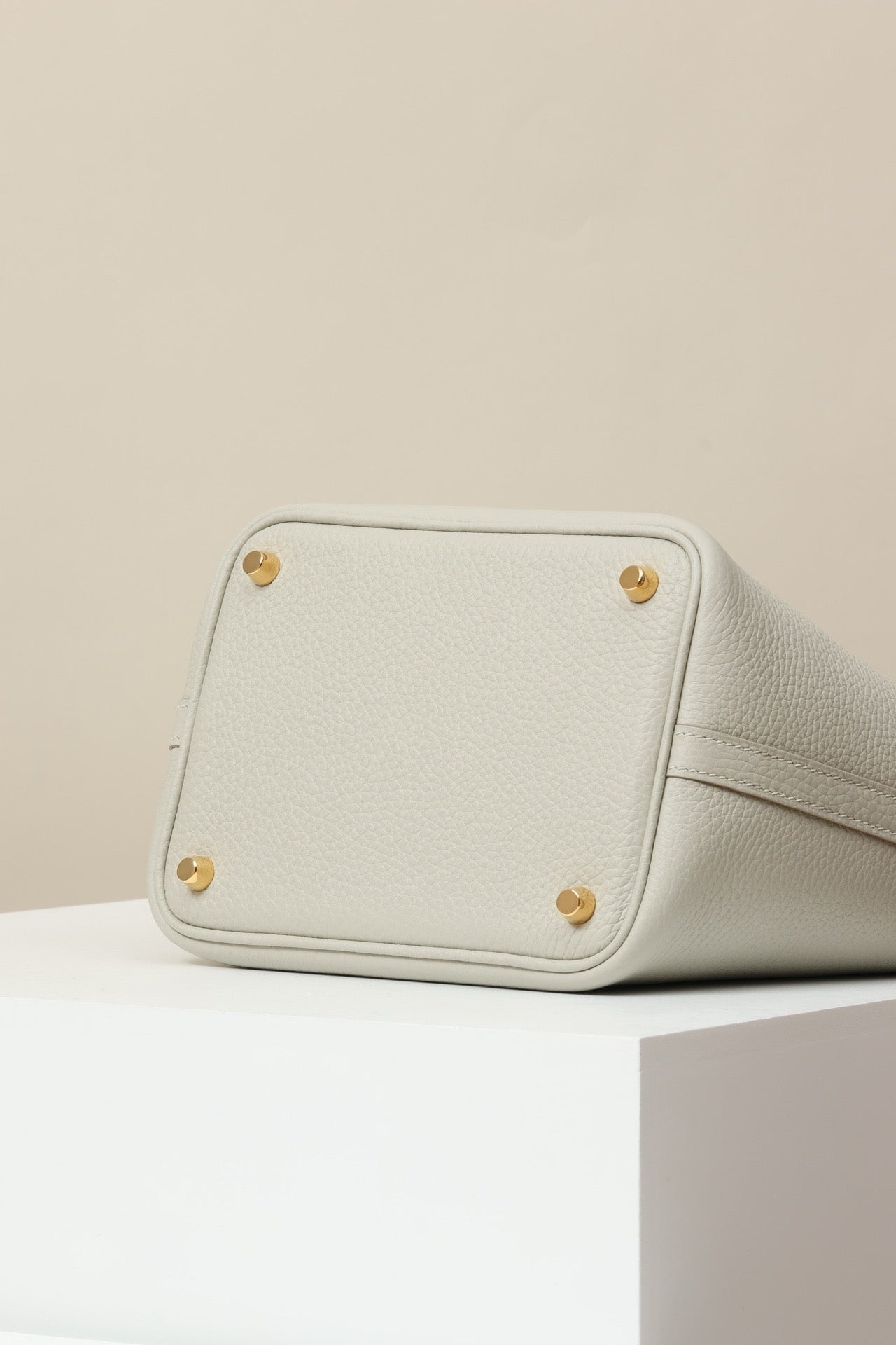 CL18  80 Pearl Gray GHW #4096