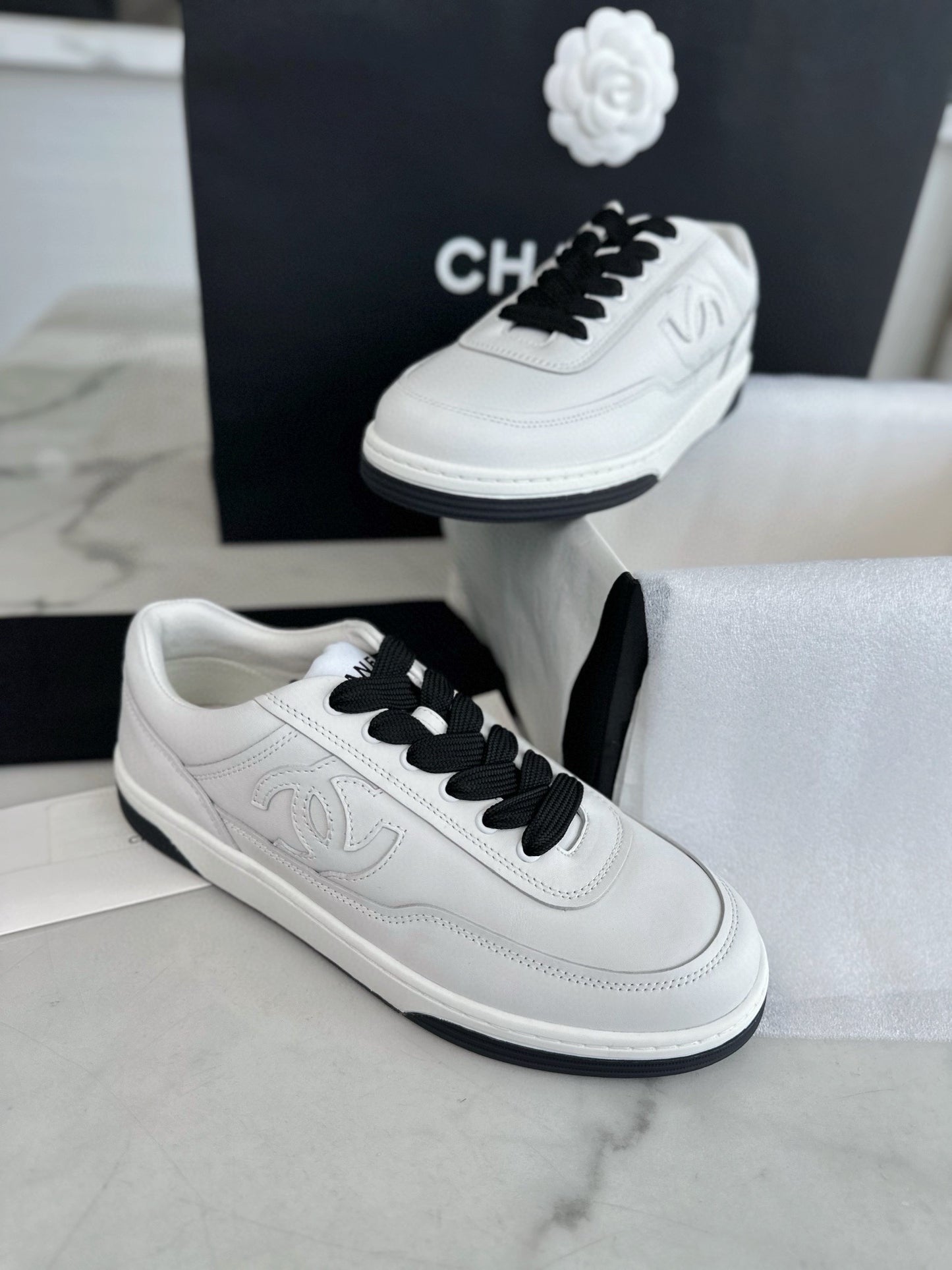 24s sneaker #381