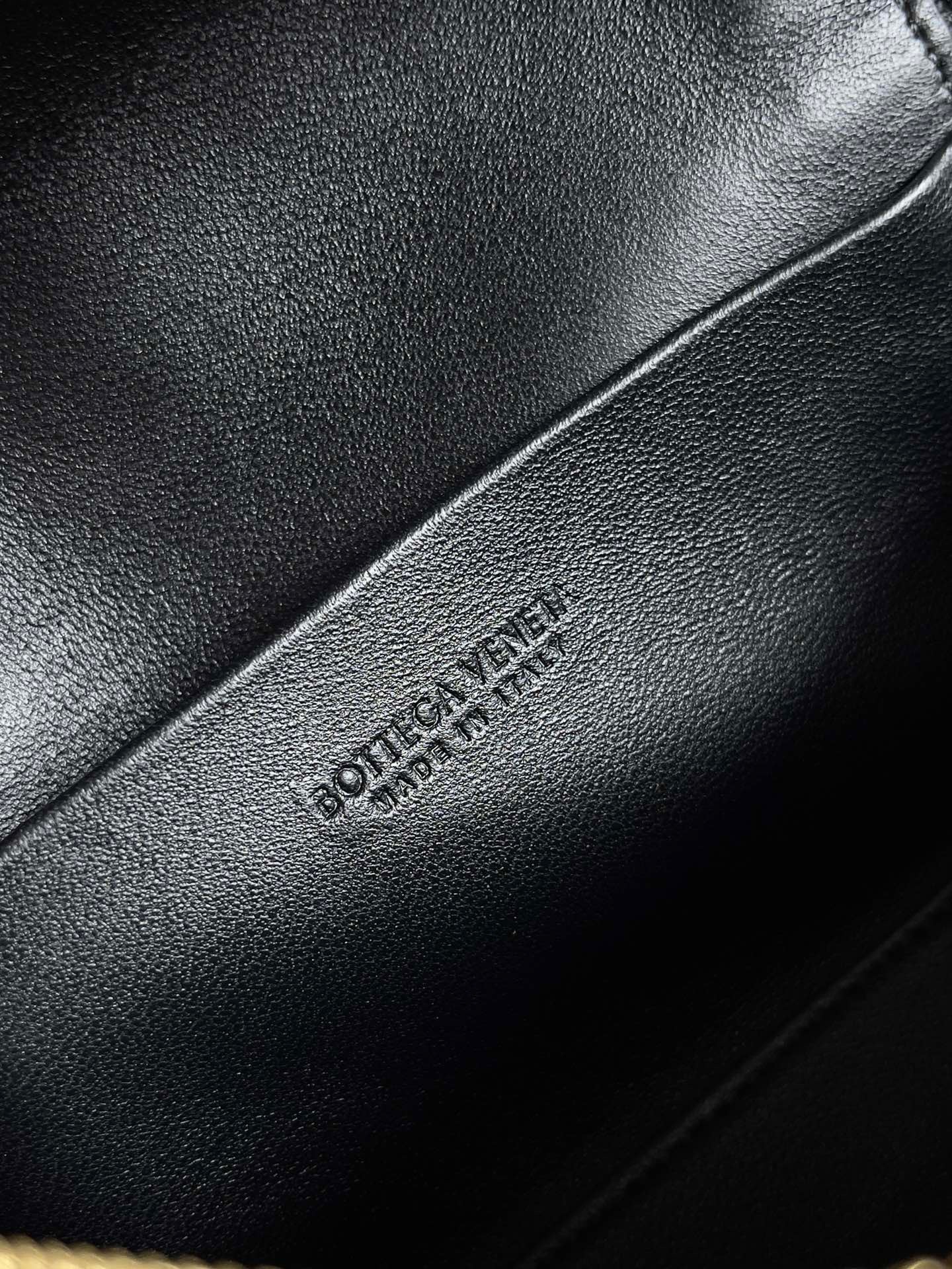 BV Bang Bang Vanity Case #568