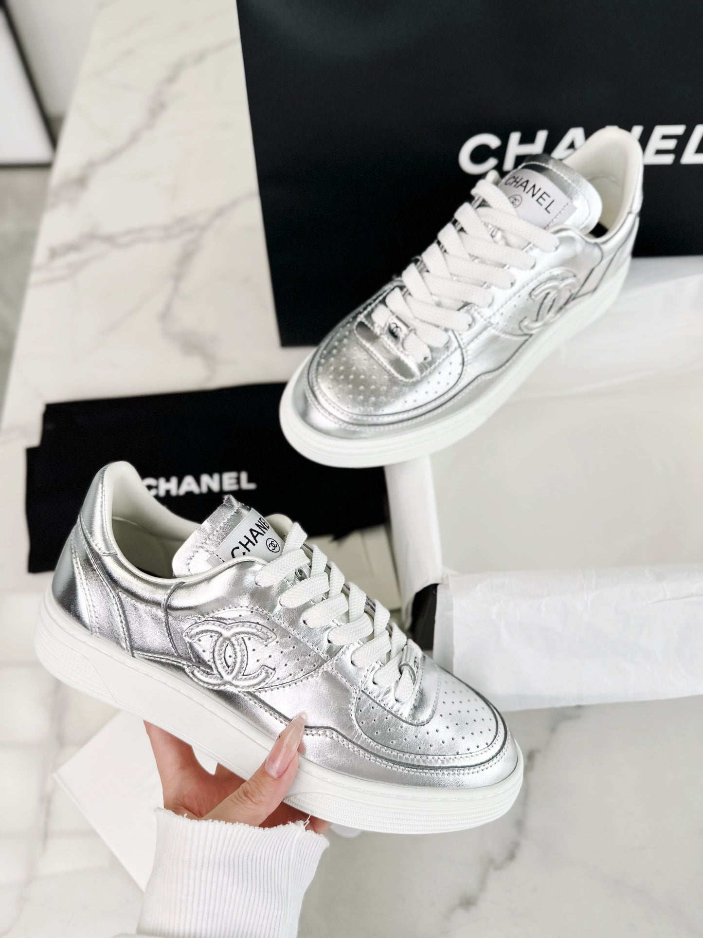 24s sneaker #379