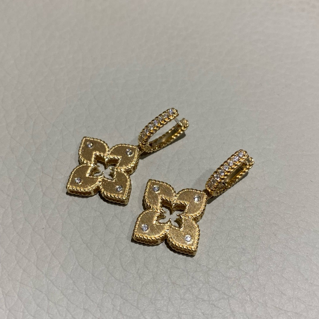 روبرتوكوين اقراط ذهب عيار 18 , 9.5 جرام , الماس vvs