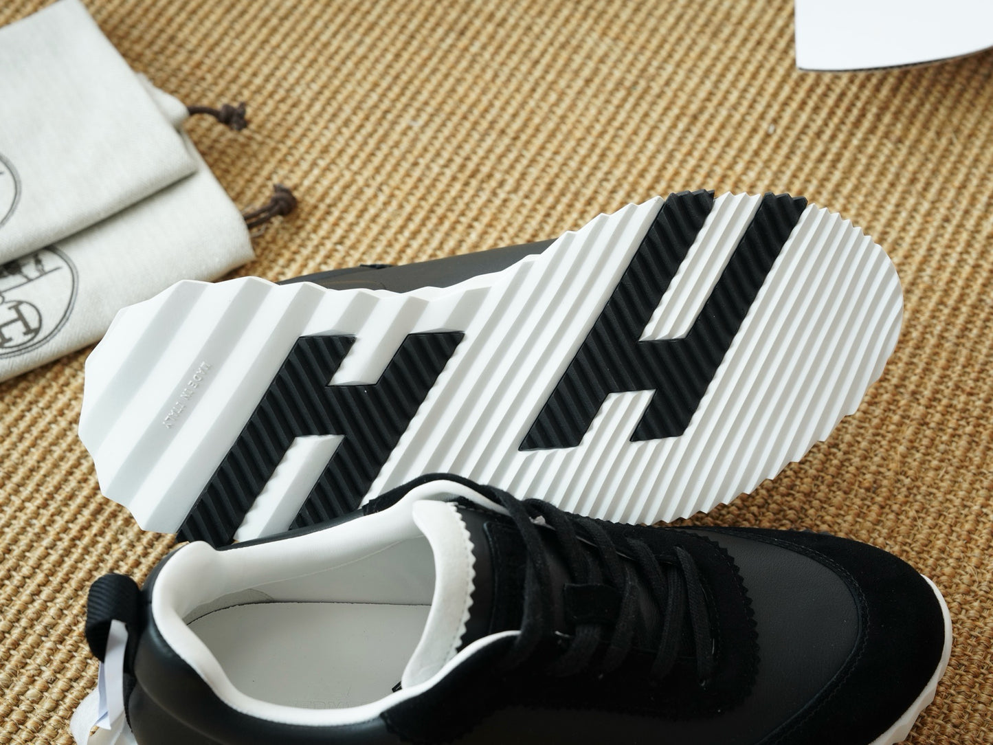 HSneakers