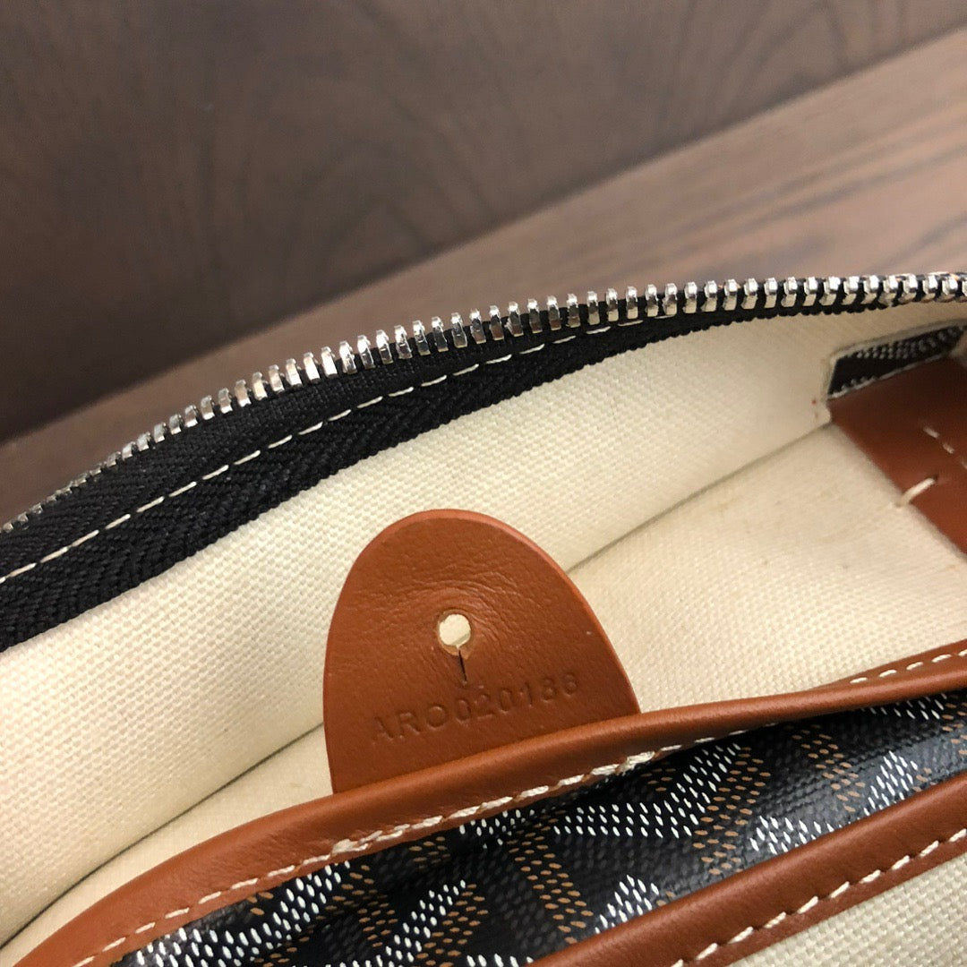 Artois MM Bag #685